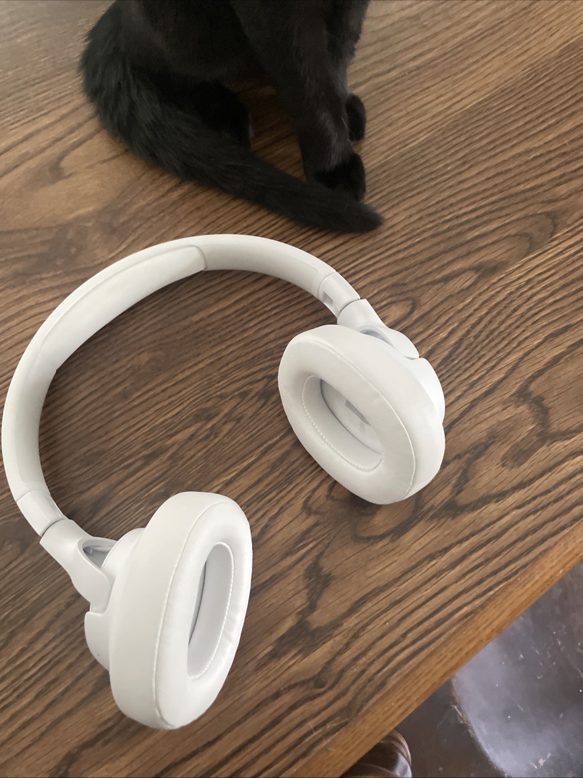 JBL Tune 770NC Over-ear Wireless Headphones – White