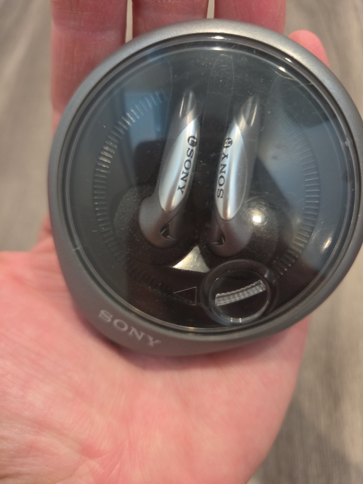 Vintage Sony Wired Stereo Headphone Earbuds MDR-E828 with Wind Up Case