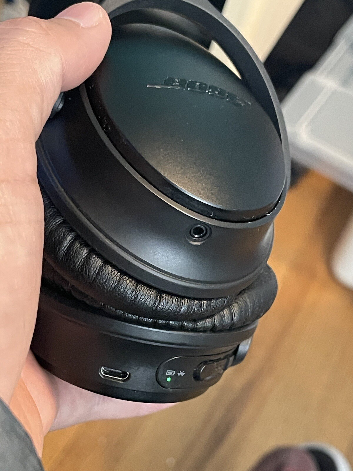 Bose QuietComfort 35 Over the Ear Wireless Headphones – Black Needs Ear Padding