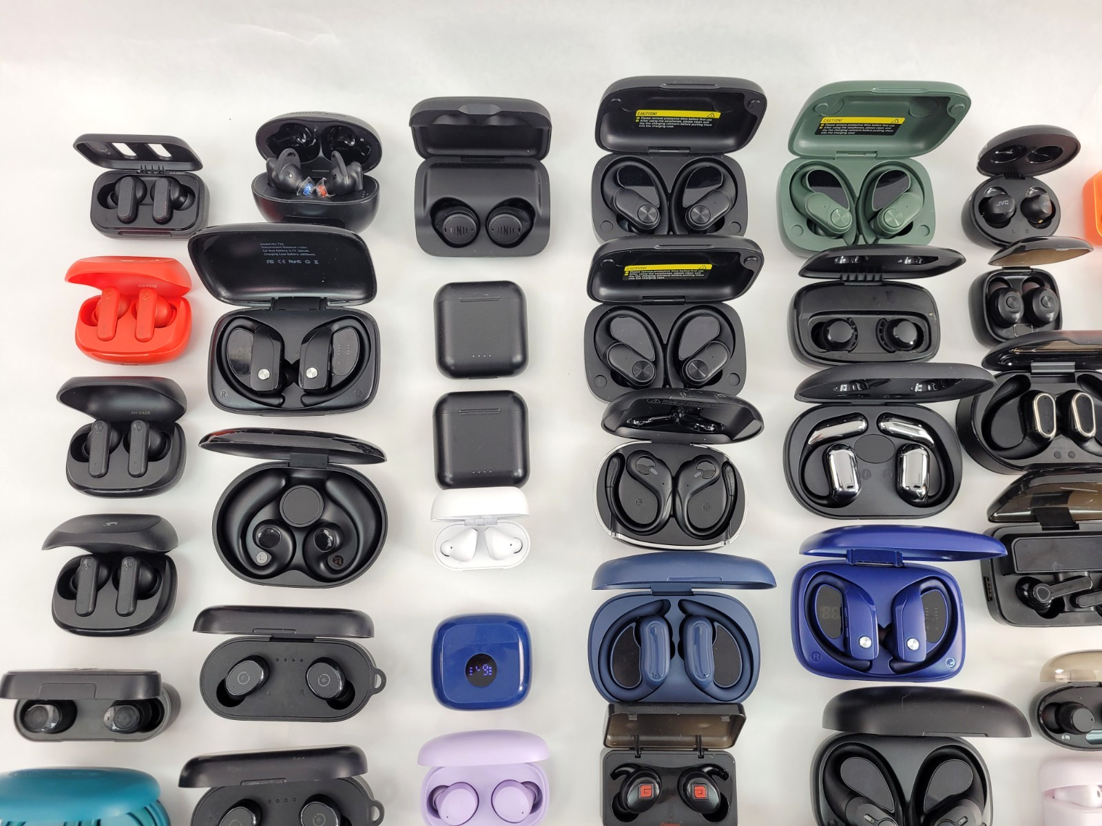 LOT OF 100 Skullcandy JLAB TOZO ONN Helix Generic In-ear Bluetooth Earbuds (3)