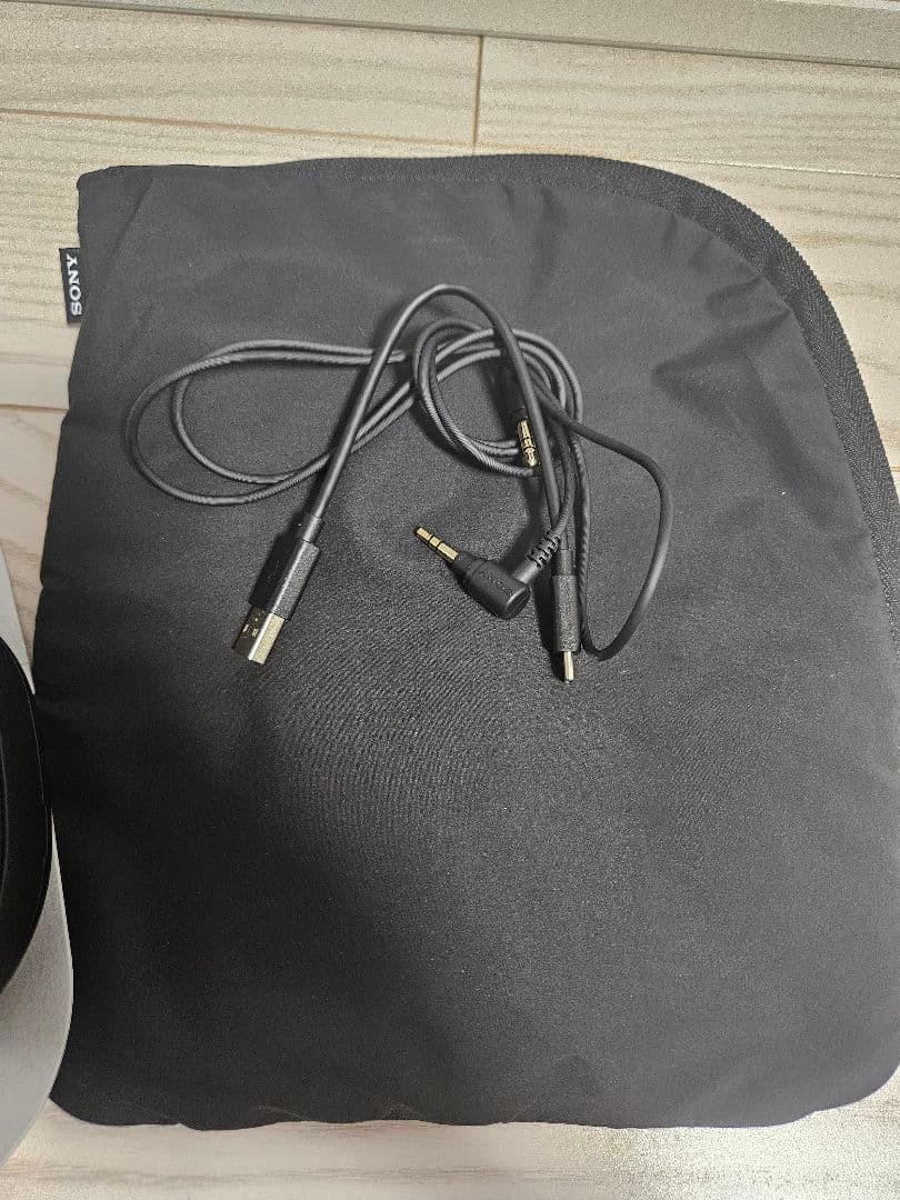SONY WH 1000XM5SA Soft Case Included SA Model