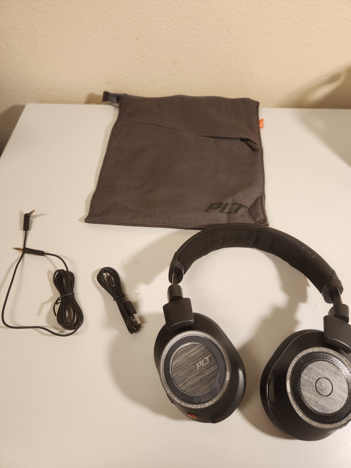 Plantronics B8200 Noise Cancelling Wireless Headphones Bluetooth /Tested Works