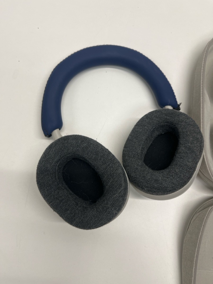 Sony Wireless Bluetooth Headphones In Original Case (P03066029)