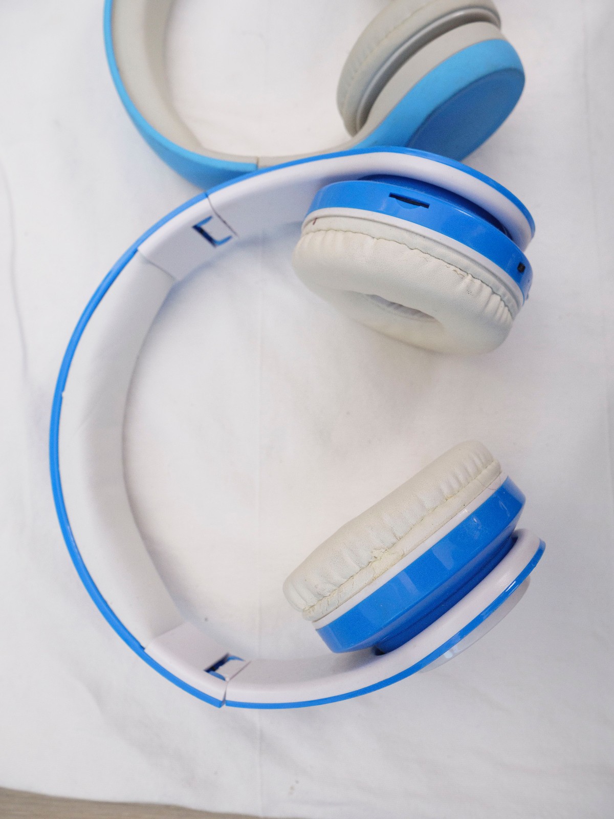 Lot of 6 Mixed Assorted Headphones
