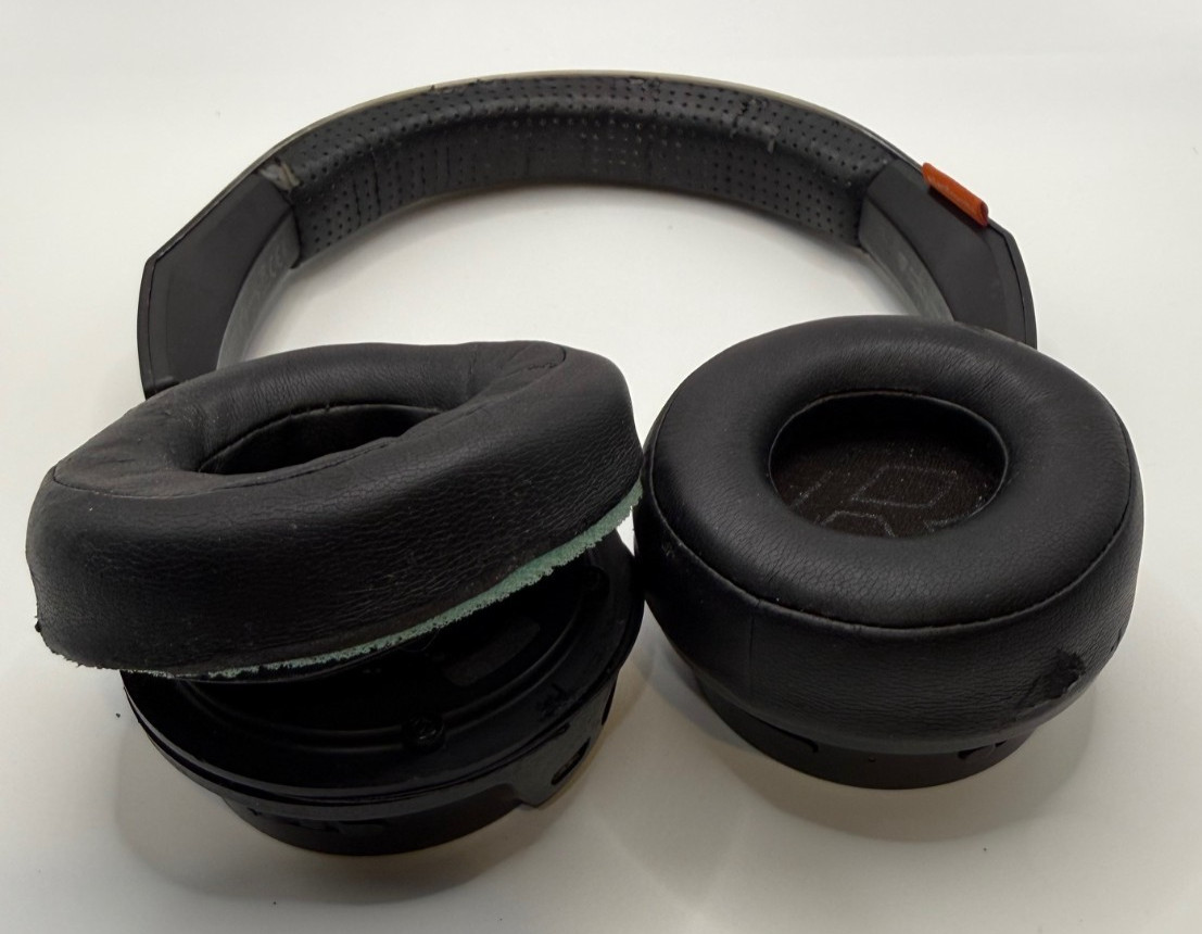 Plantronics BackBeat FIT 500 Wireless On the Ear Headphones – NEED LEFT EAR PAD