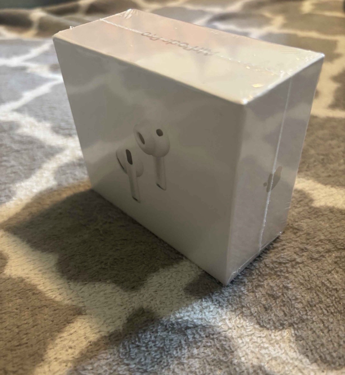 Apple AirPods Pro 3 Wireless Bluetooth In-Ear Earbuds, White New in Seal