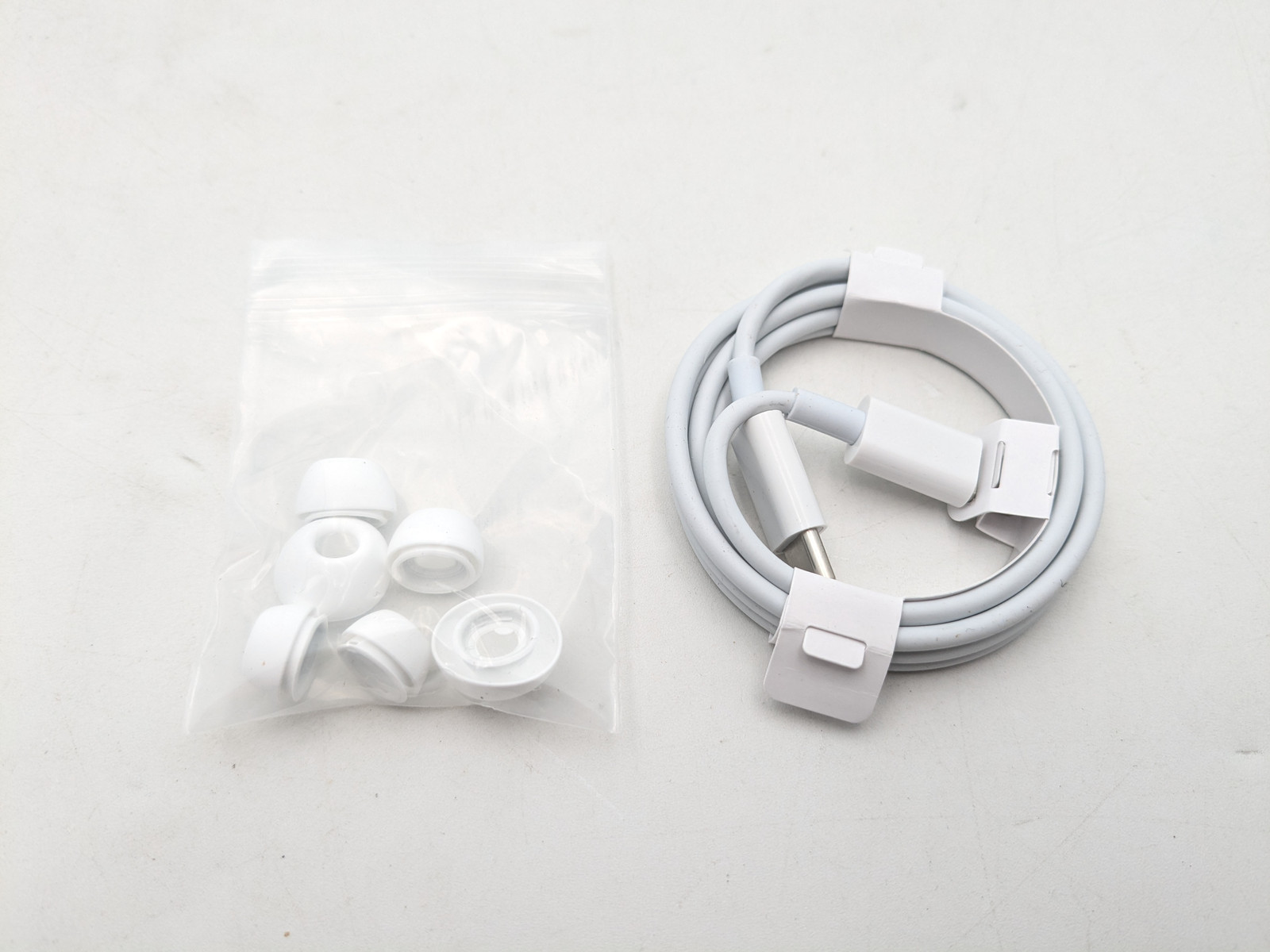 Apple AirPods Pro (2nd generation) Wireless Earbuds ANC (A2968/A3048/A3047) RFB