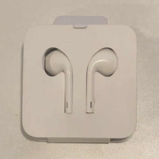 Apple EarPods Lightning Connector White In-Ear Stereo Earbuds w/ Mic 1.2m