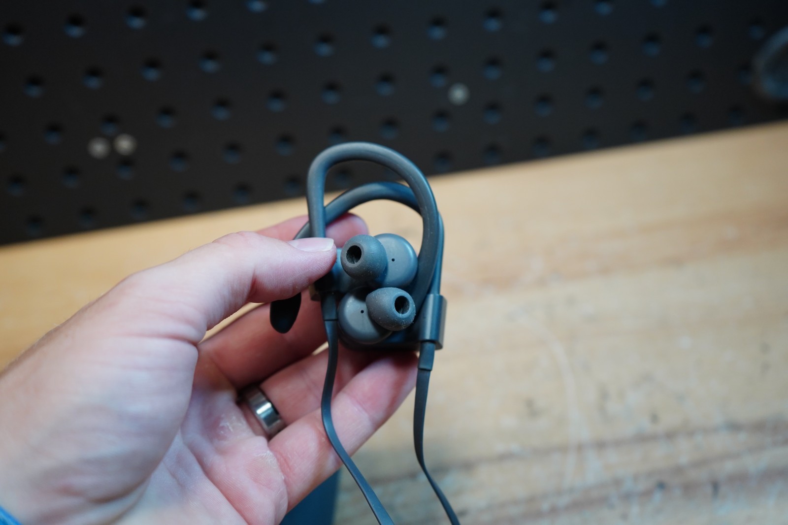 (P) Beats Powerbeats3 Wireless In-Ear Headphones Black with Case