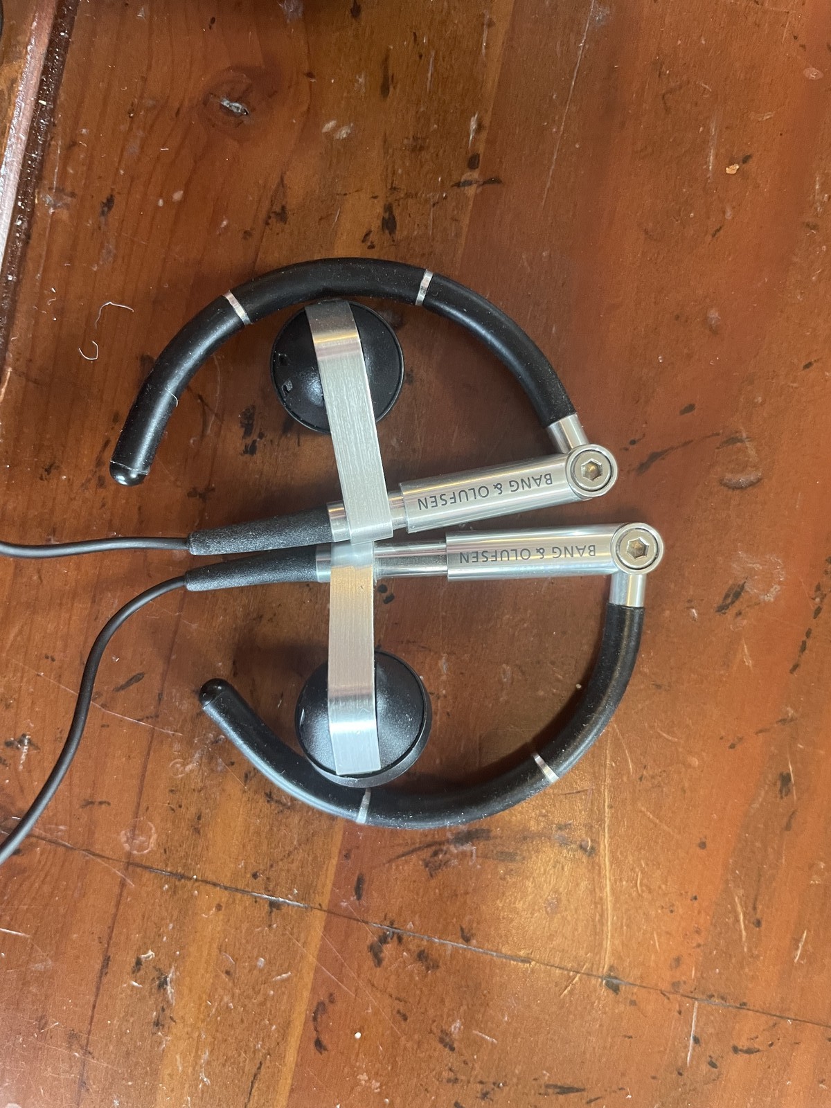 Bang & Olufsen B&O A8 Earphones Headphones w/ Leather Case Aluminum