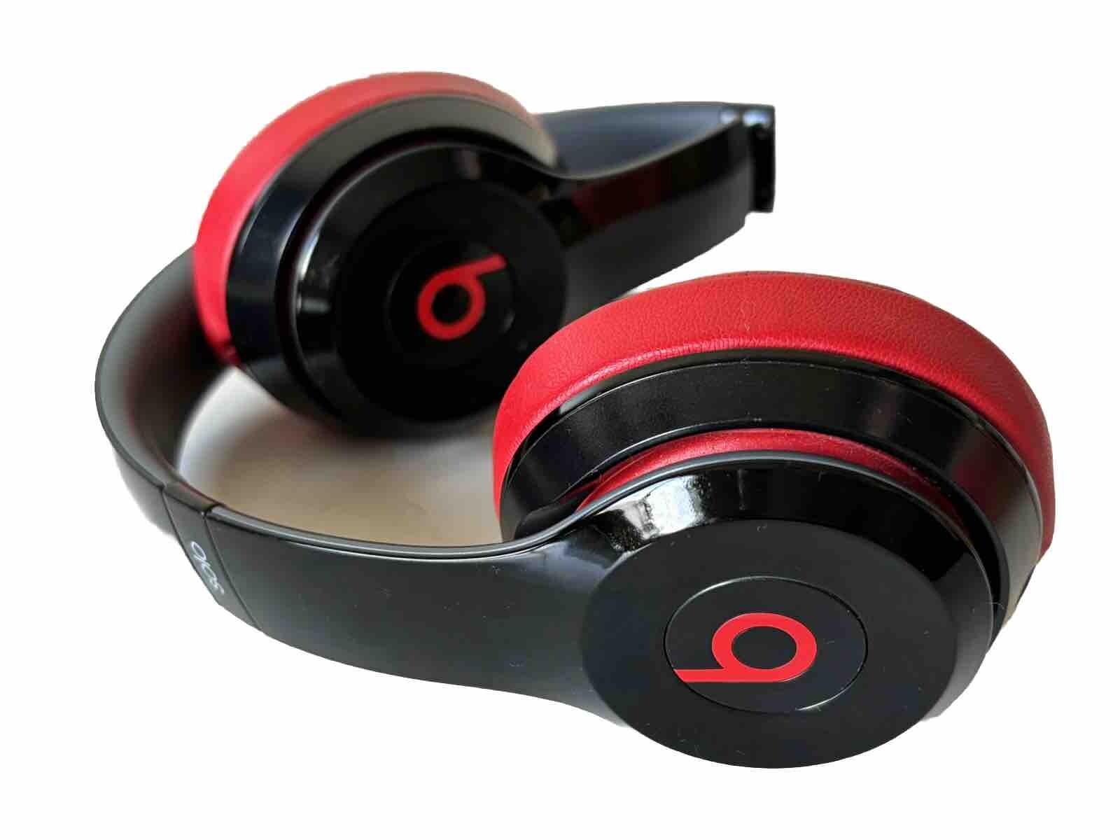 BEATS SOLO2 EARPHONES BLACK AND RED- Excellent Condition slightly Used