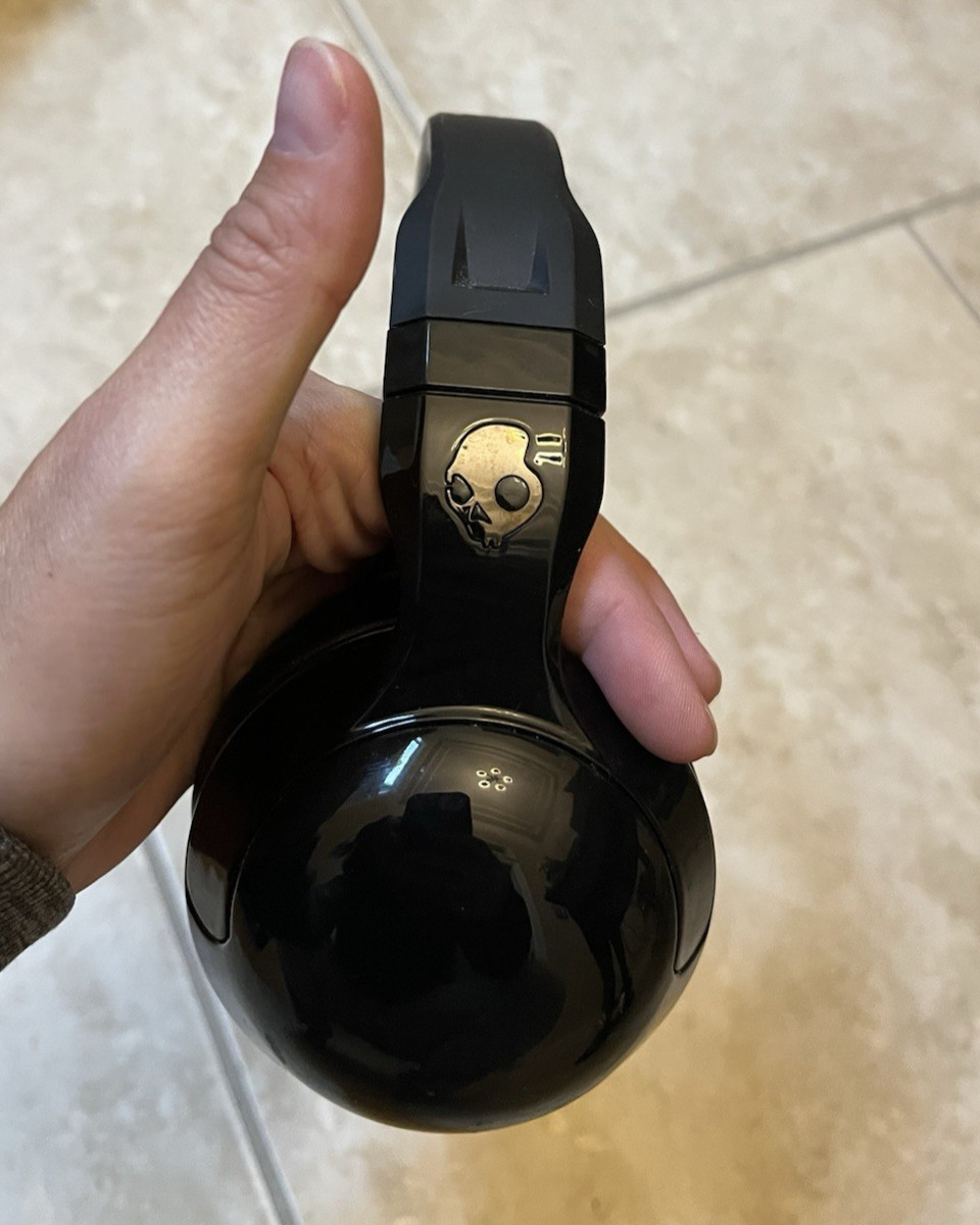 Skullcandy Hesh Model Over Ear Wired Headphones – Missing Auxiliary Cord