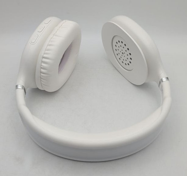 Tzumi Soundplay Wireless Over Ear Headphones HD Stereo Sound Foldable READ White