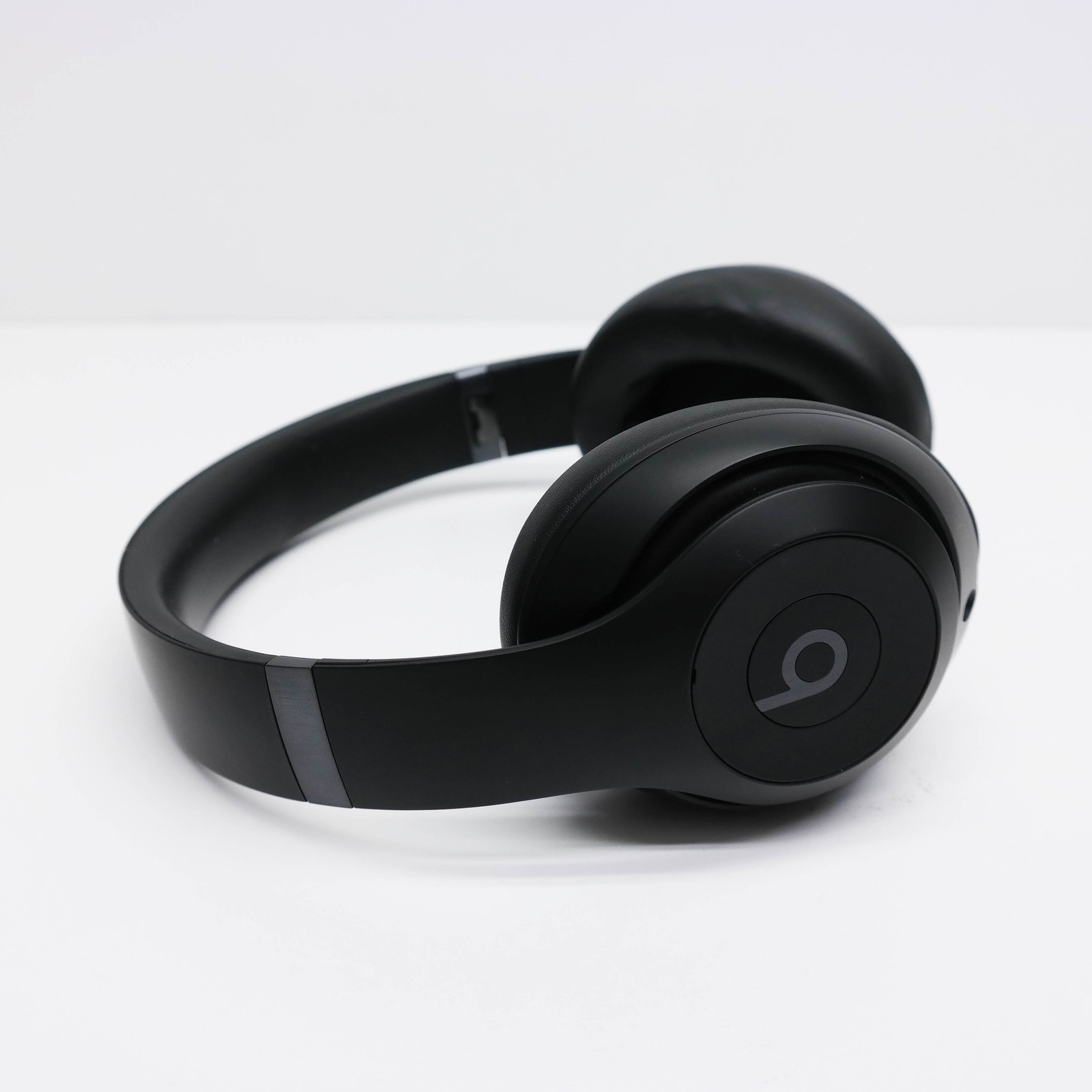 Beats by Dr. Dre Studio Pro Over Ear Headphones MQTP3LL/A Black READ