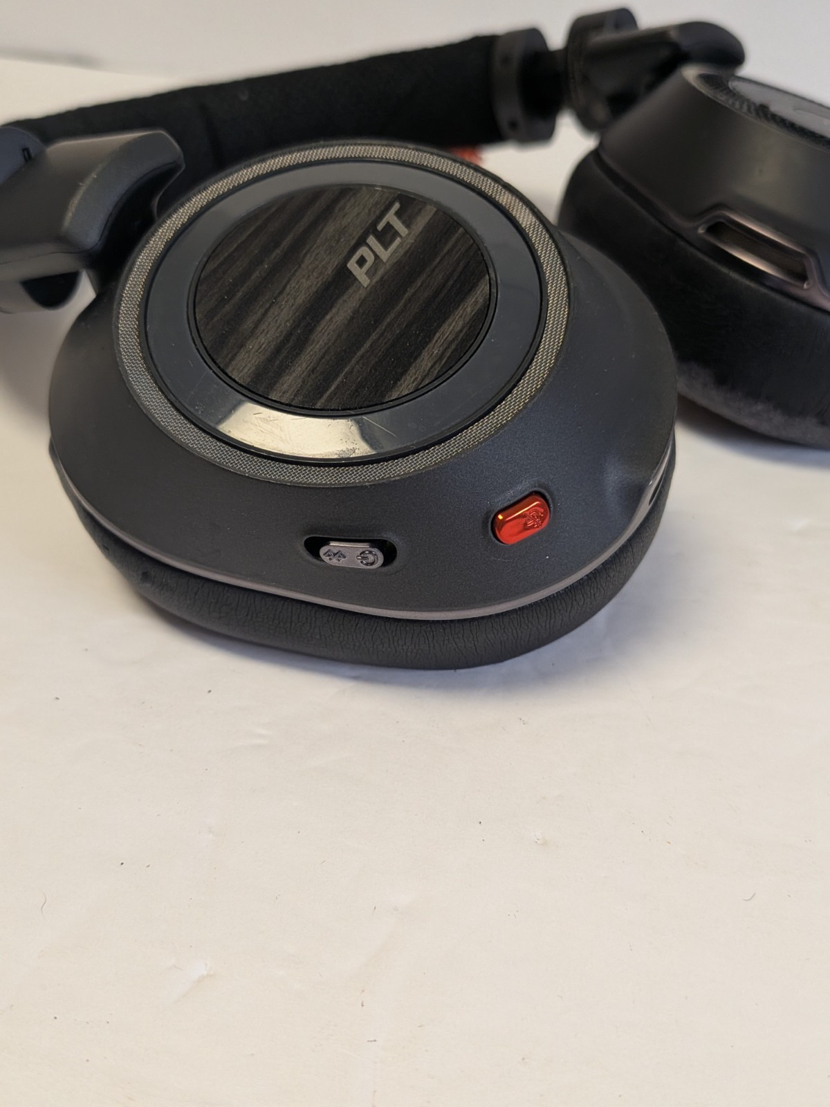 Plantronics Voyager PLT B8200 Bluetooth Headphones No Dongle **See Photos