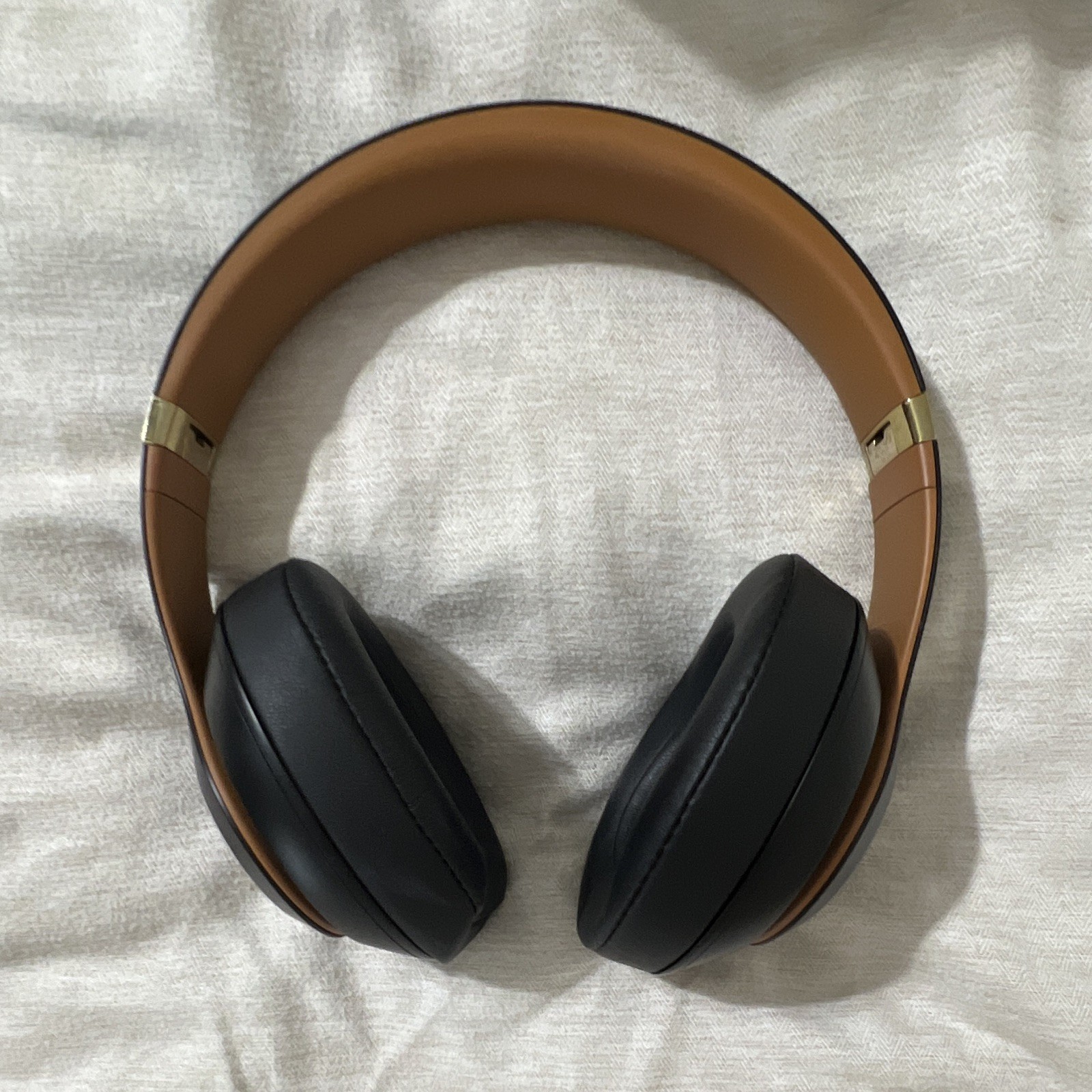 Beats Studio3 Wireless Bluetooth Over-Ear Headphones Black/Gold/Brown