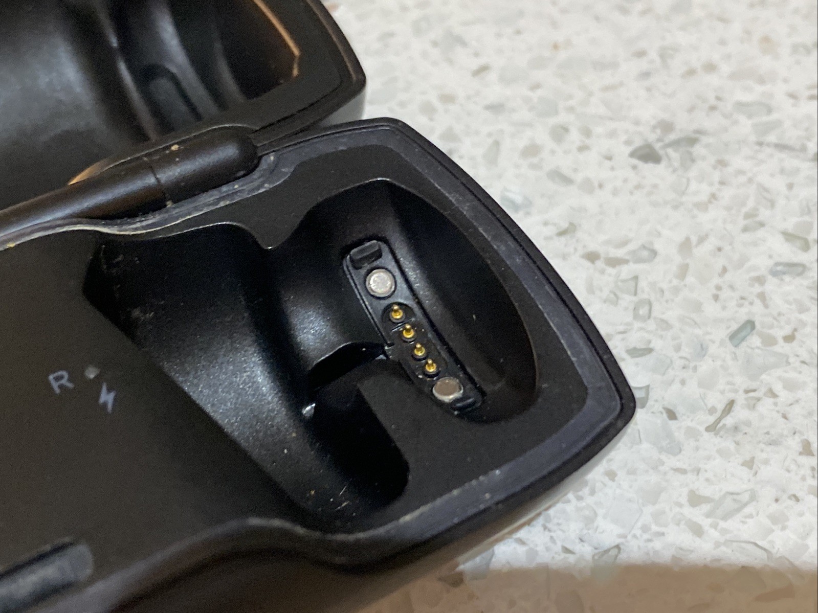 Bose SOUNDSPORT FREE WIRELESS Earbuds Bluetooth Black 423729 Charging Case Only