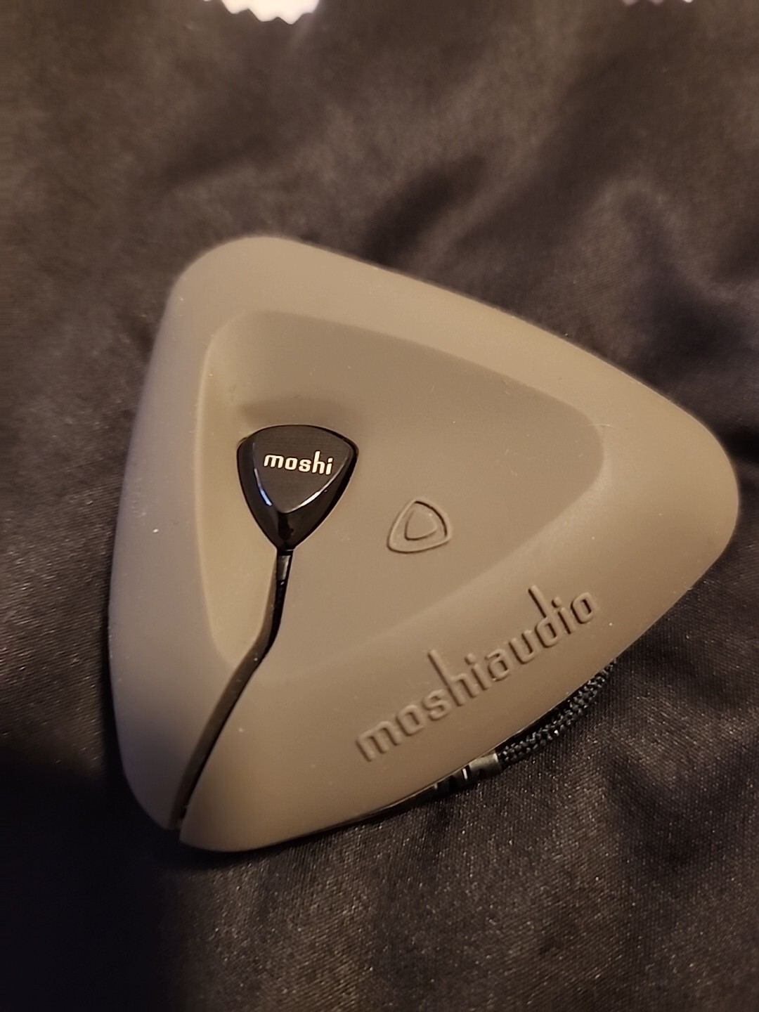 MoshiAudio Moshi Vortex Ear Buds (Used but In Good Working Condition)