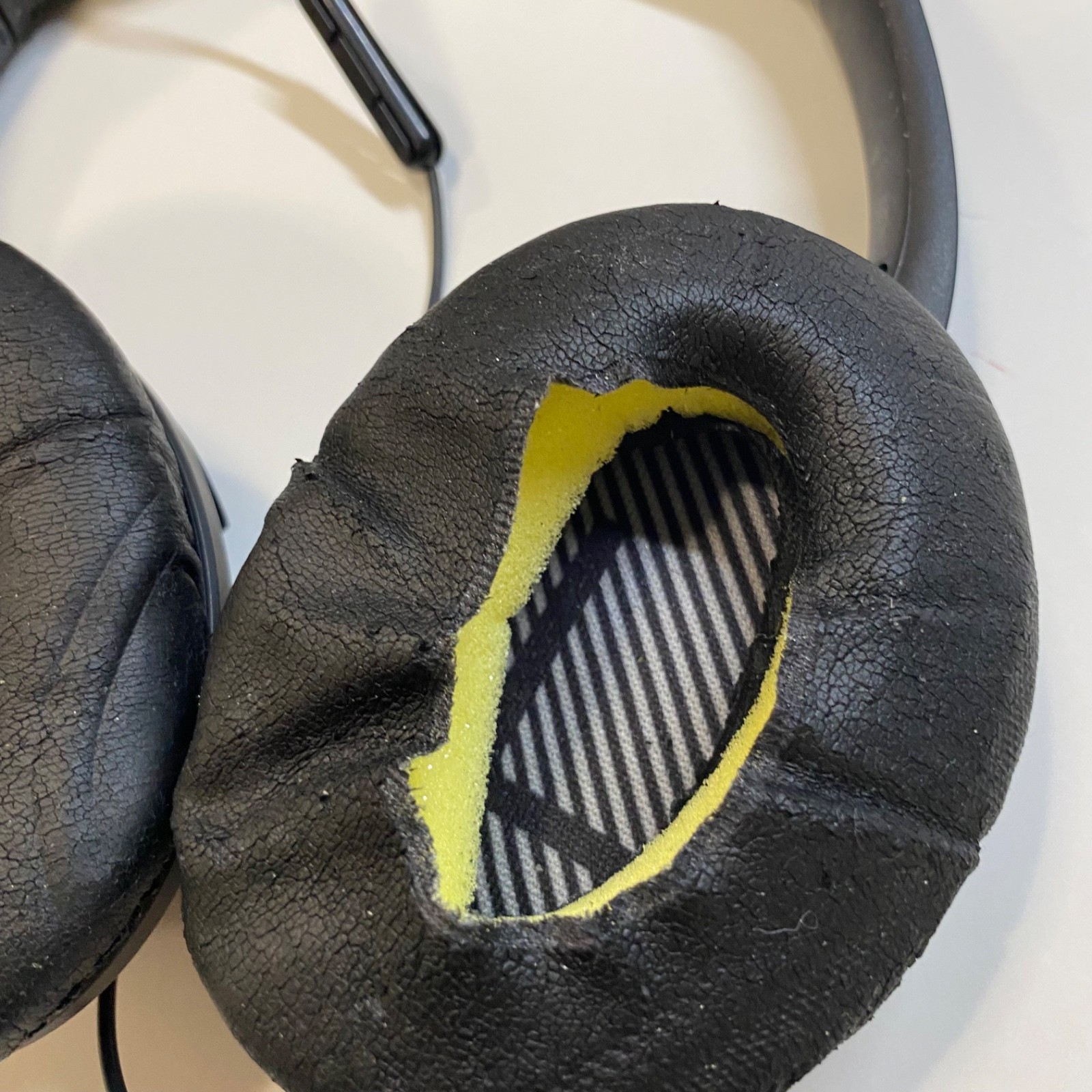 Bose SoundTrue around-ear headphones II, Charcoal, Tested