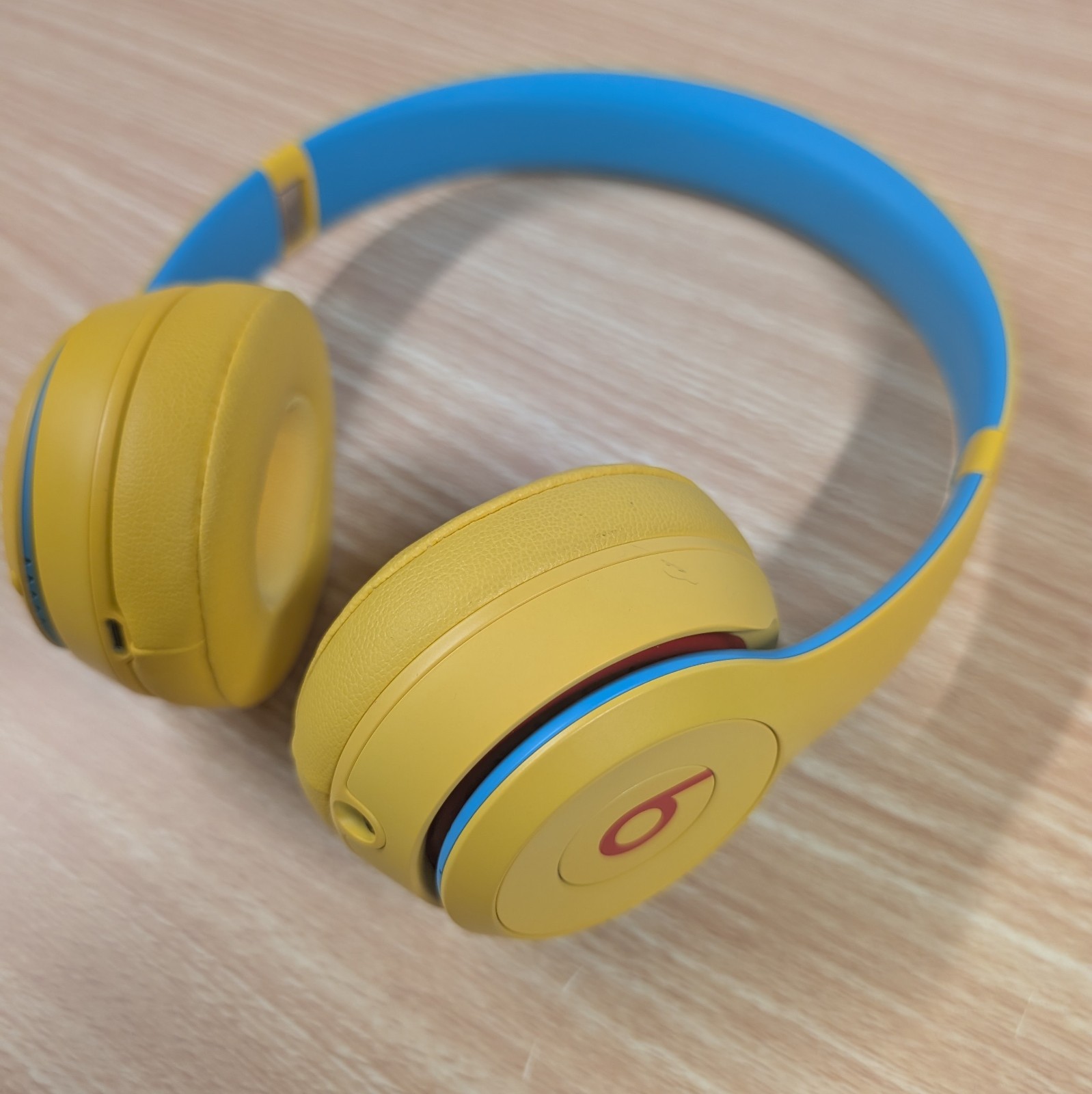 Beats Solo3 Wireless Bluetooth Ltd Edition Club Collection Headphone Yellow Blue