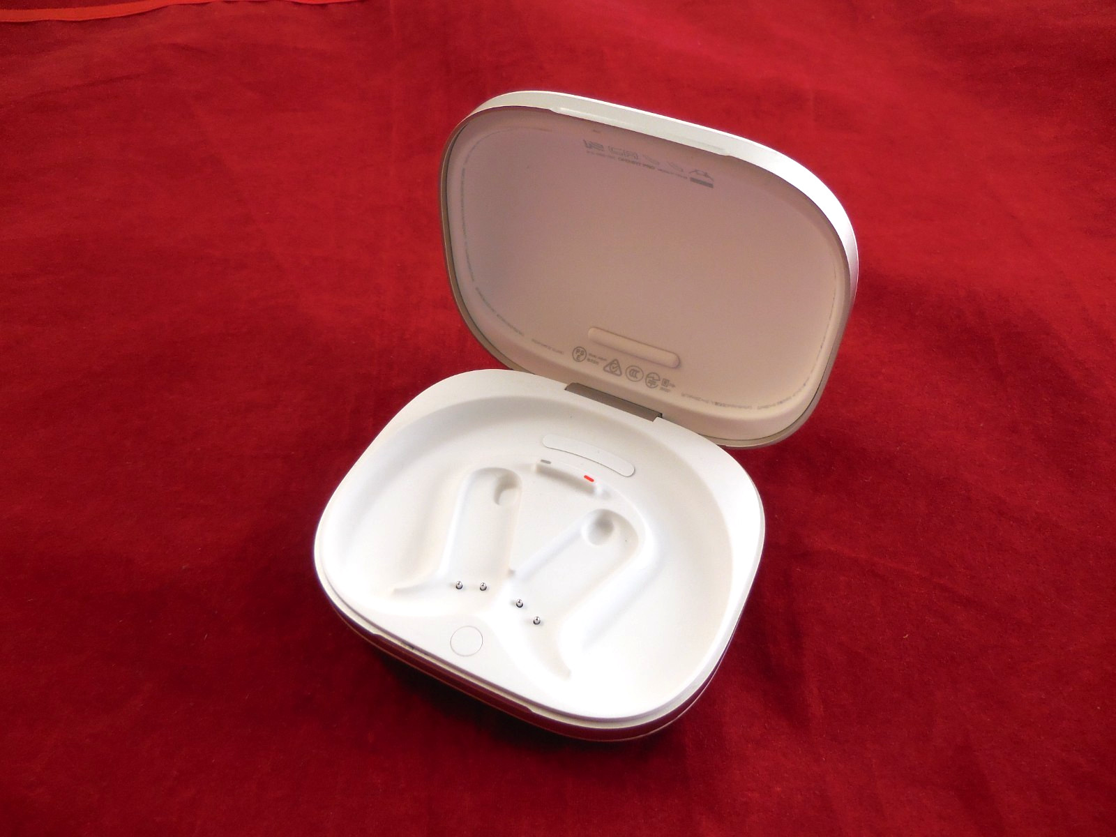 Shokz -OpenFit Pro Open-Ear True Wireless Replacement charging case White