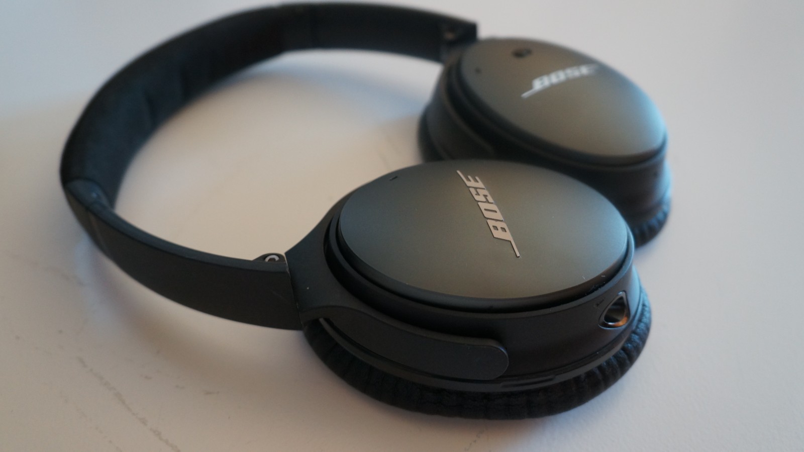 Bose QuietComfort 25 Over the Ear Headphone – Black – Good working.