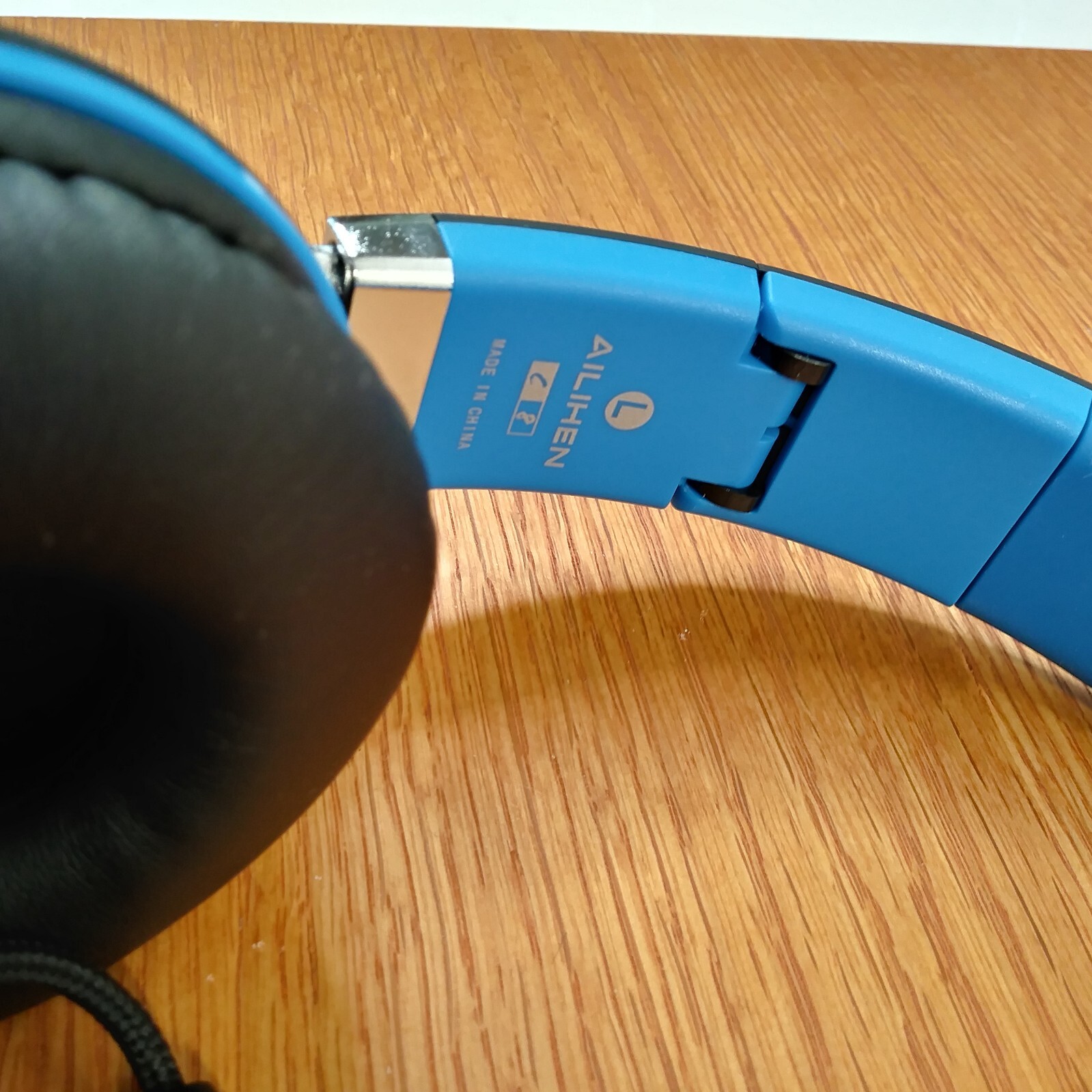 Ailihen Wired C8 Headphones In Line Microphone On-Ear Volume Control Collapsible