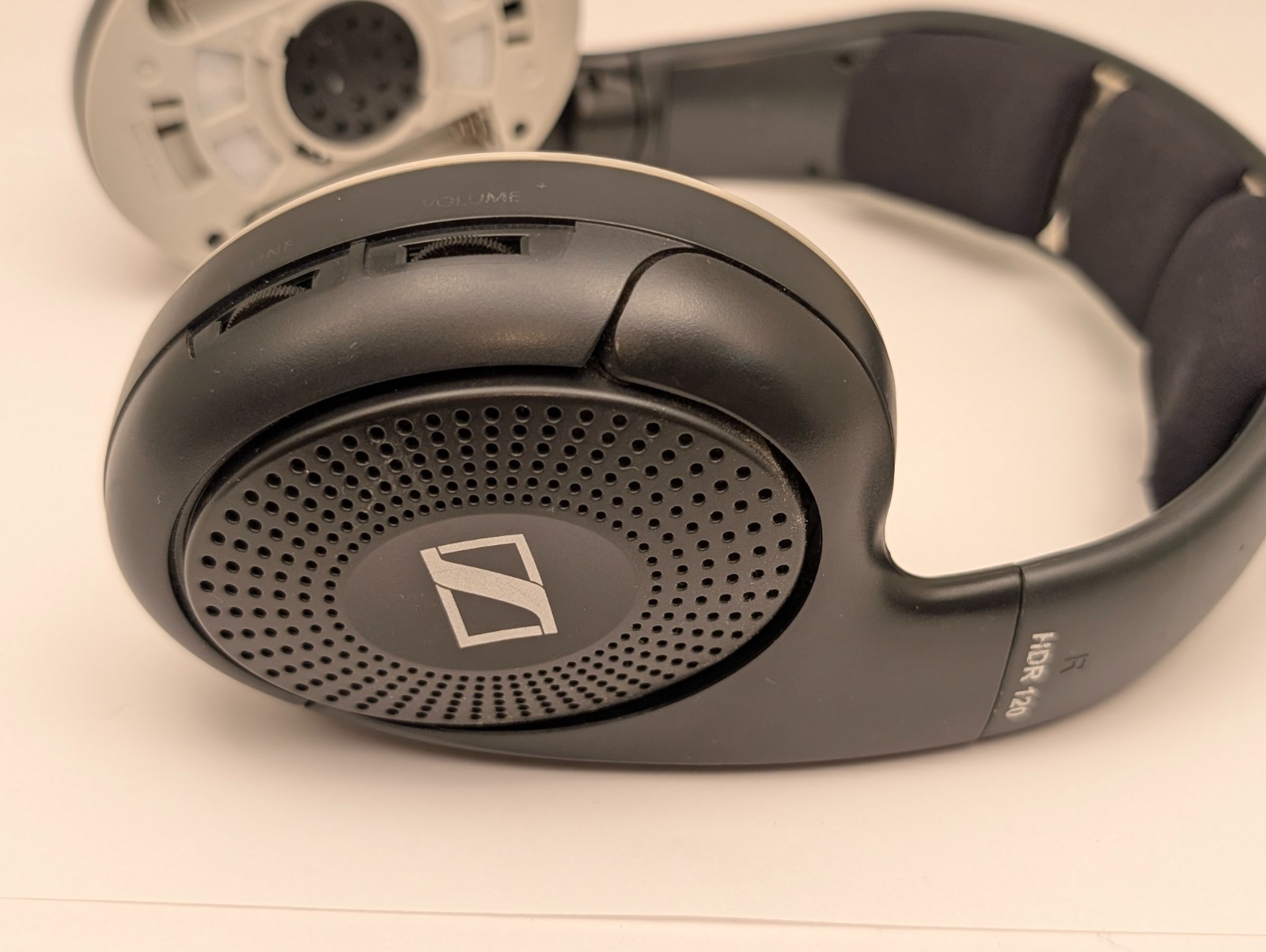 SENNHEISER Wireless Headphone System | RS 120 | HDR 120 Headphones + TR 120 Xmit