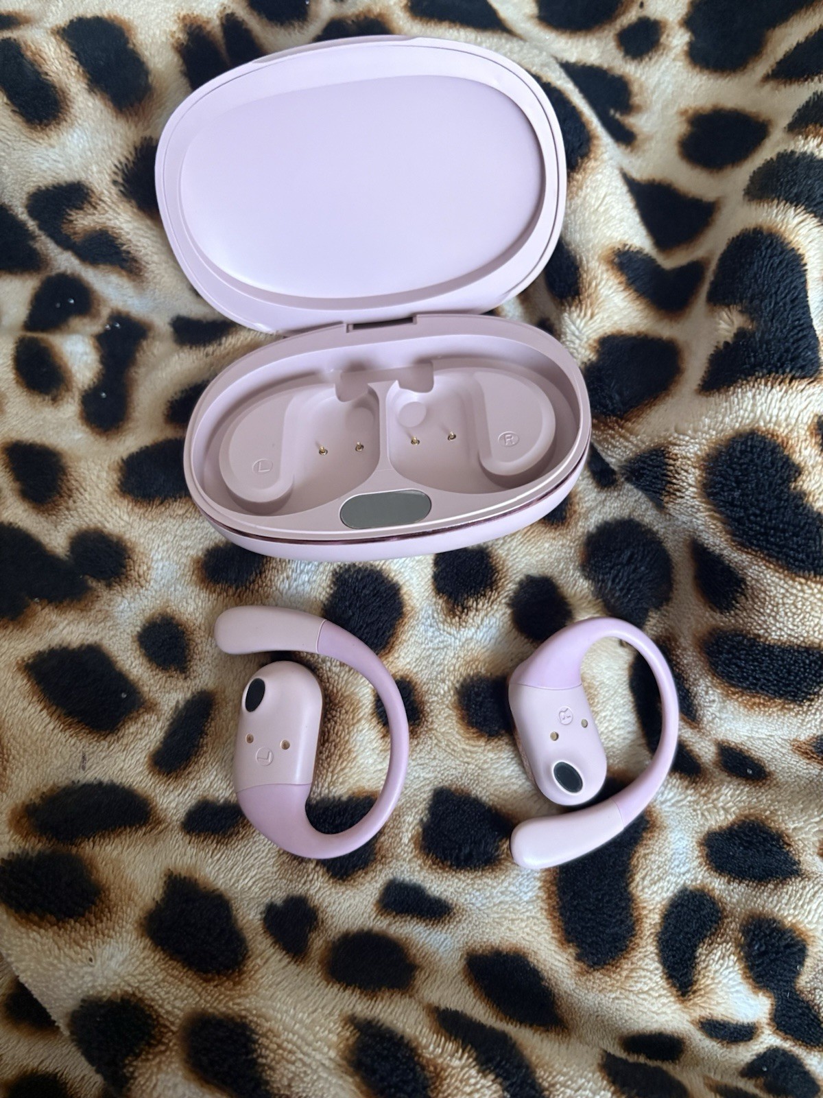Fisher Pink earbuds Women’s