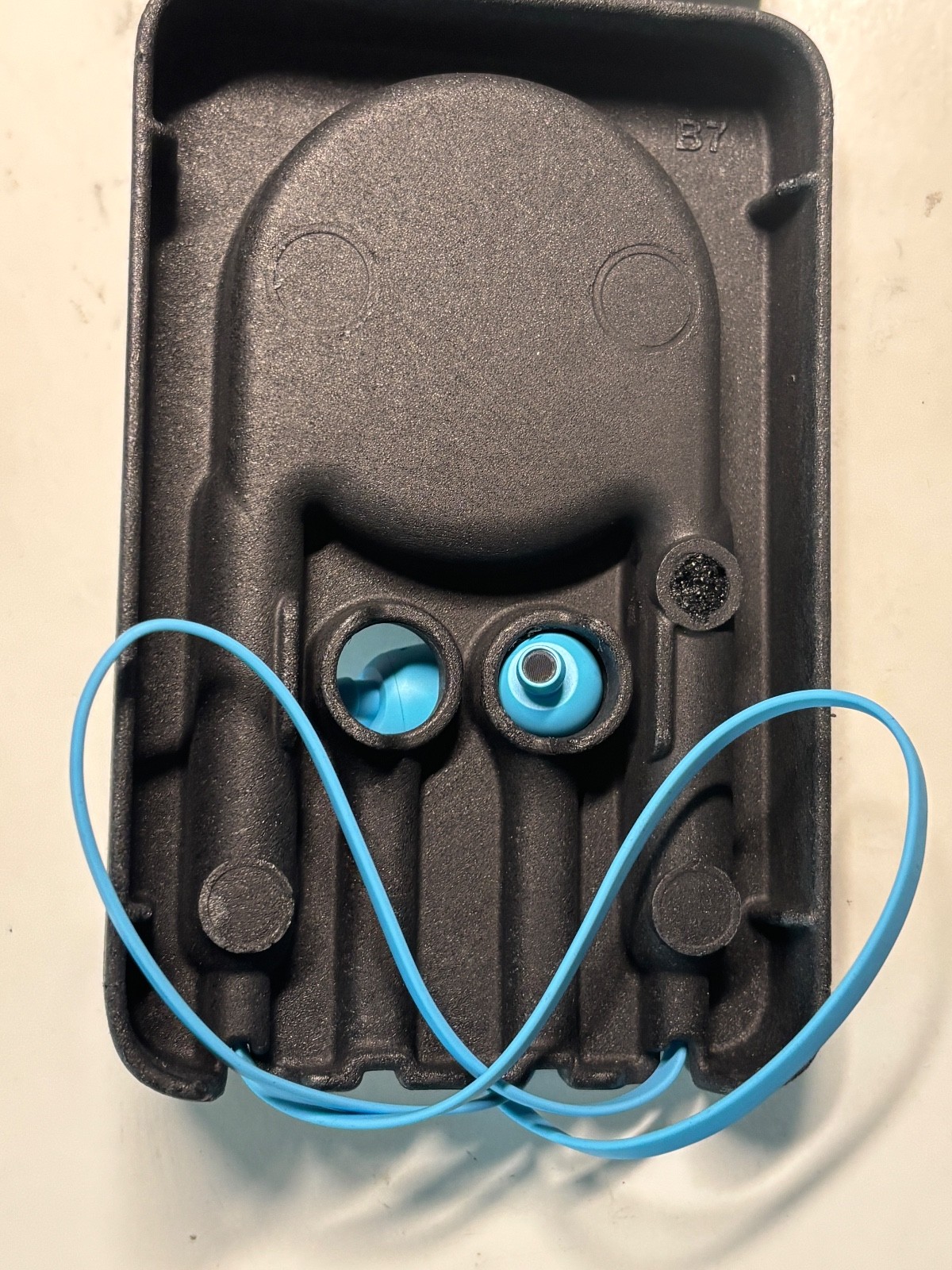 **READ** Beats by Dr. Dre Beats Flex Wireless Earphones Flame Blue MYMG2LL/A