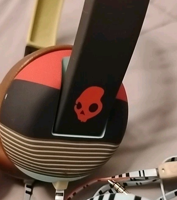 Skullcandy S5URHT-456 Uproar Headphones – Striped Navy Red