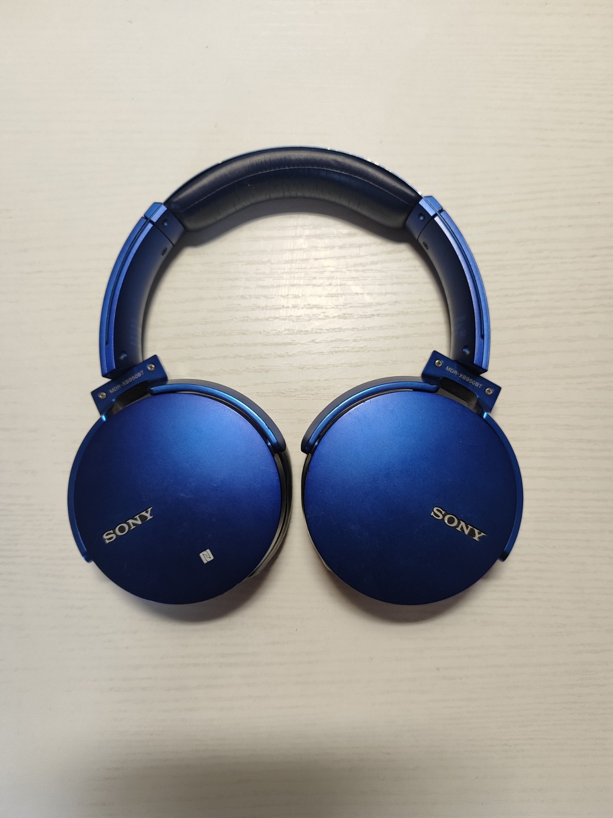 Sony XB950BT Extra Bass Wireless Bluetooth Headphones In Good Condition