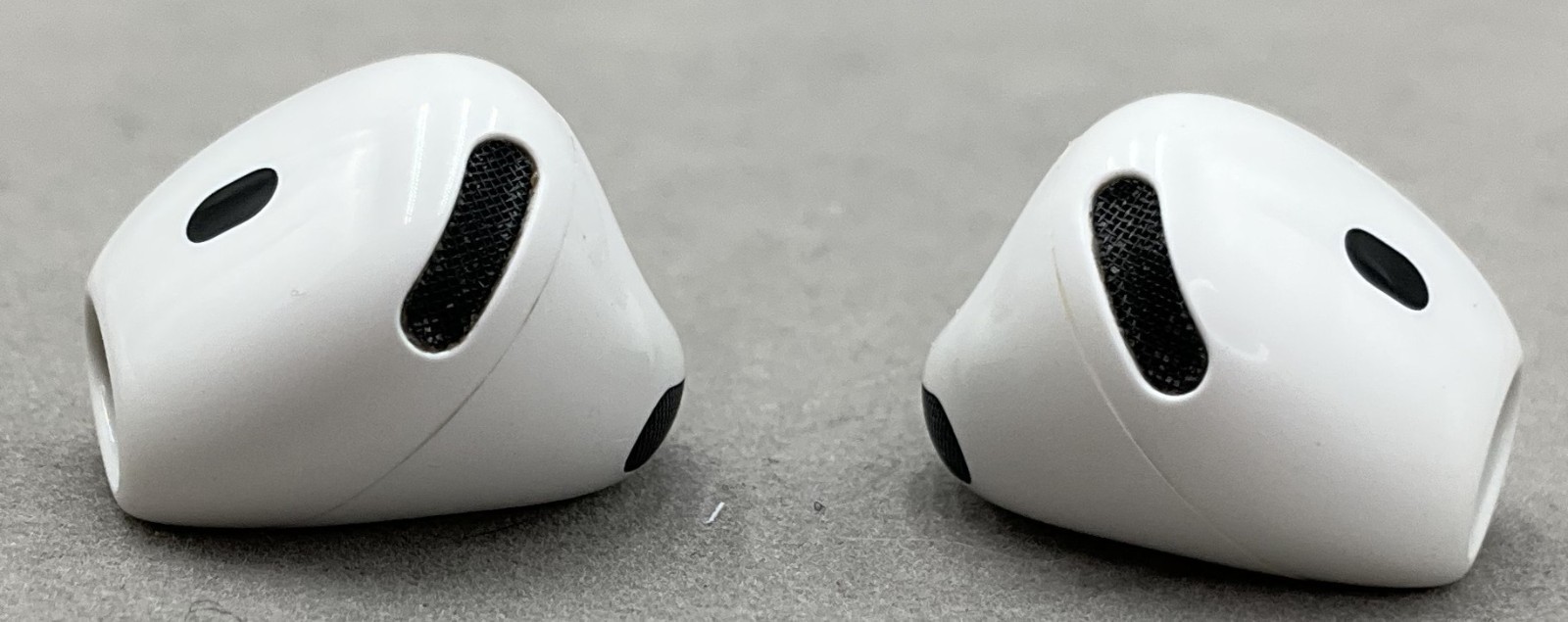 Apple AirPods 4 Earbuds w/ USB-C Case in White-A3053 VG