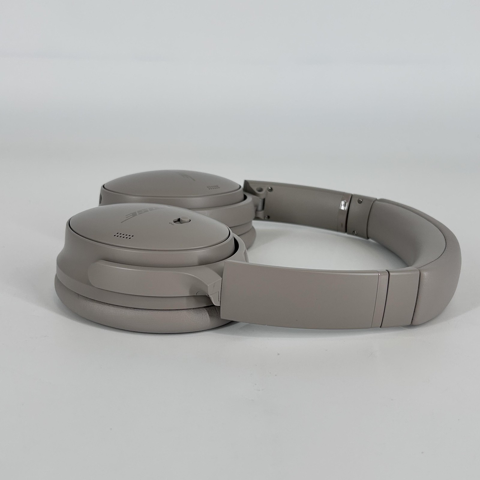 Bose QuietComfort Headphones Beige w/ Case/Charger – Very Good Condition