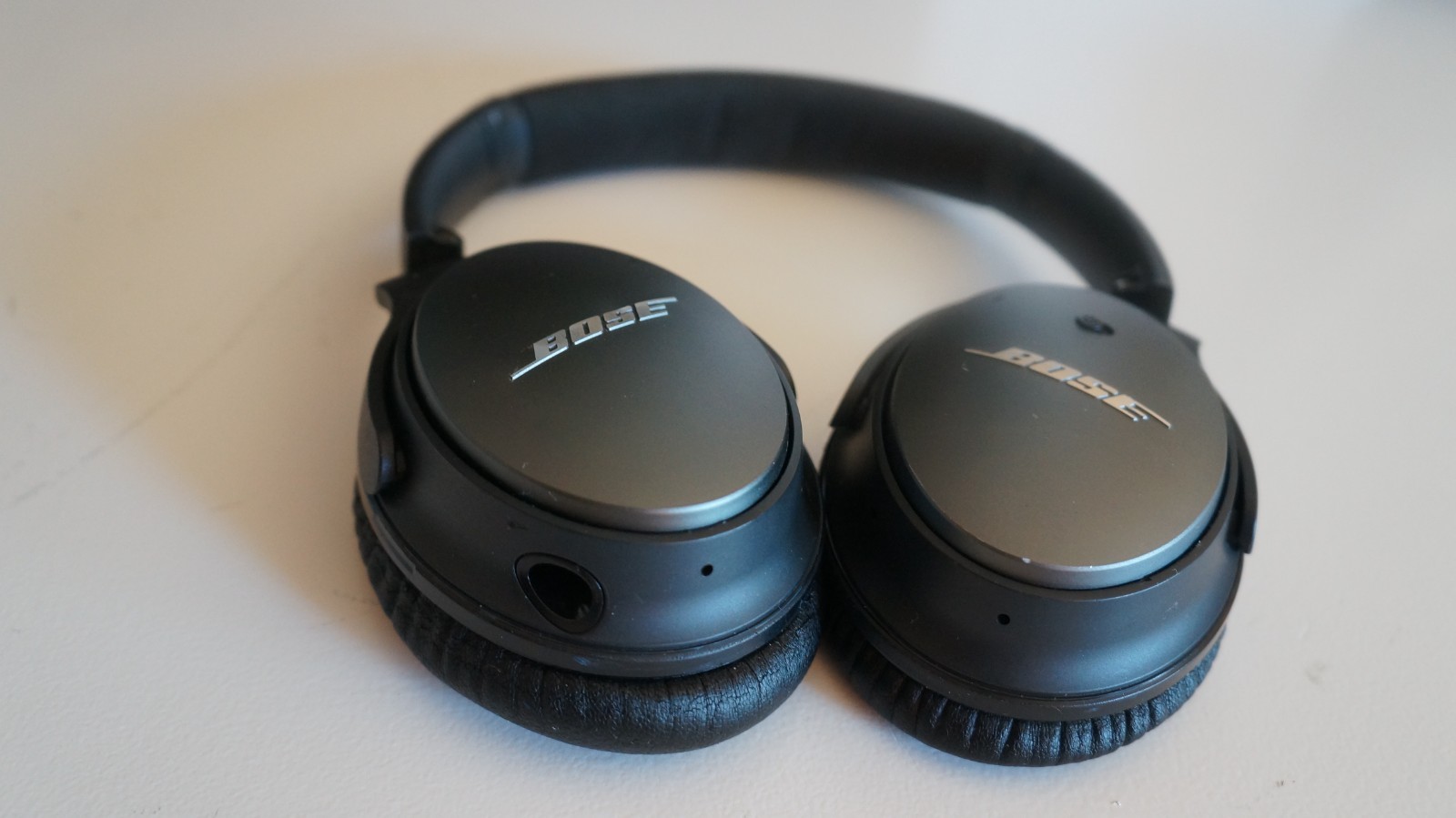 Bose QuietComfort 25 Over the Ear Headphone – Black – Good working.