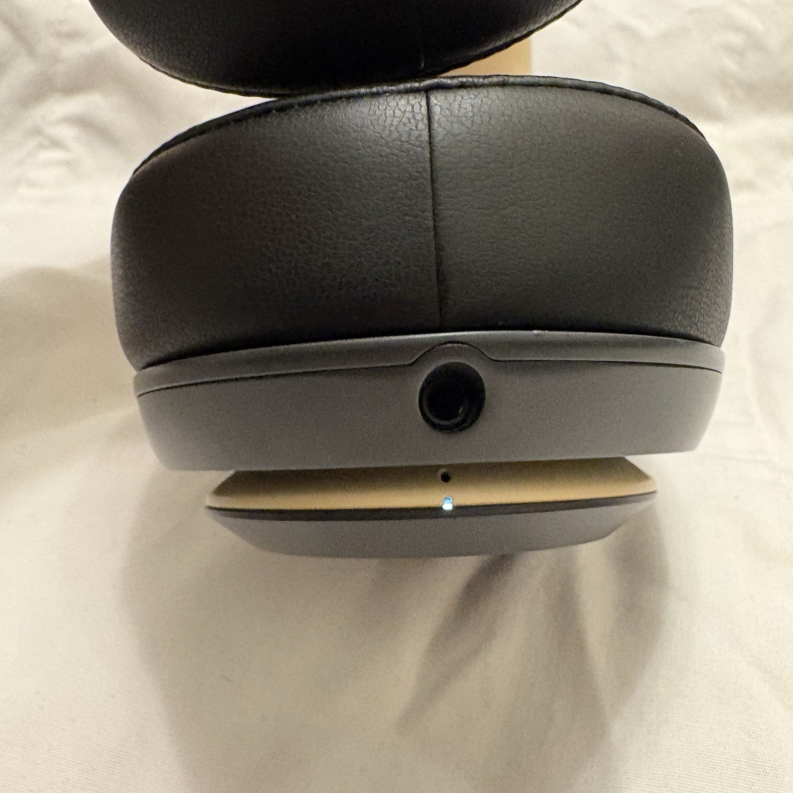 Beats Studio3 Wireless Midnight Black Gold – New Wicked Cushions Pads – Great!