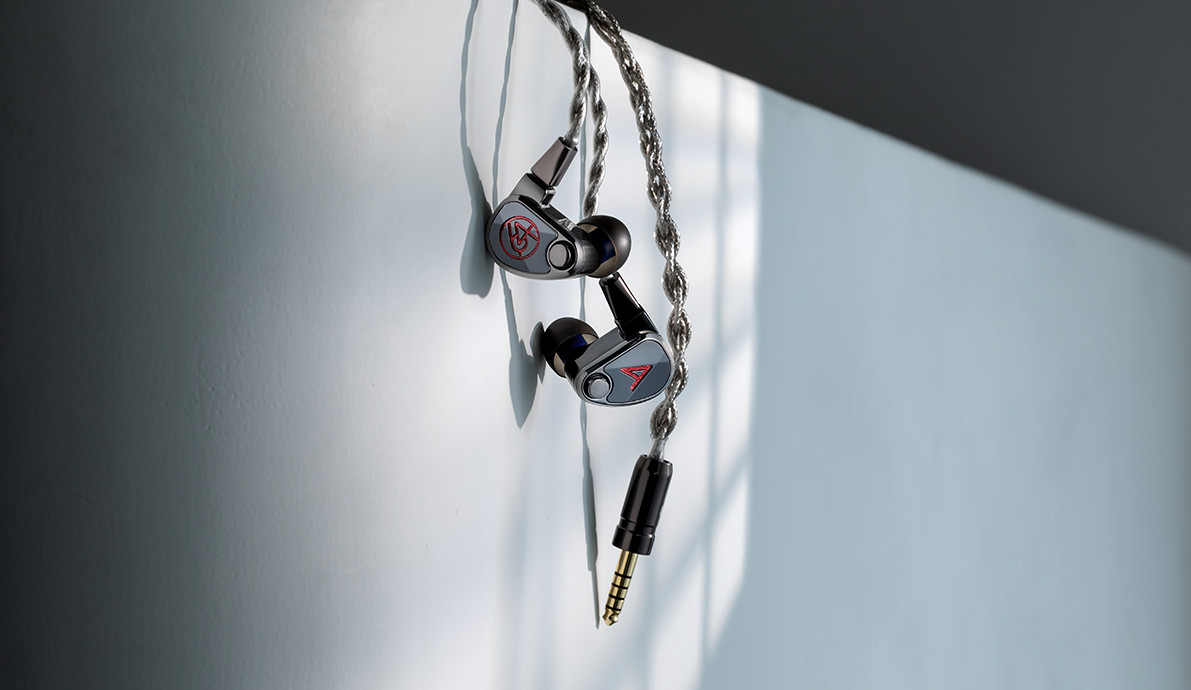 64Audio XIO 2Low DD–6 Mid BA–1 High-Mid BA–1 tia High BA .78mm 2pin 4.4mm Silver