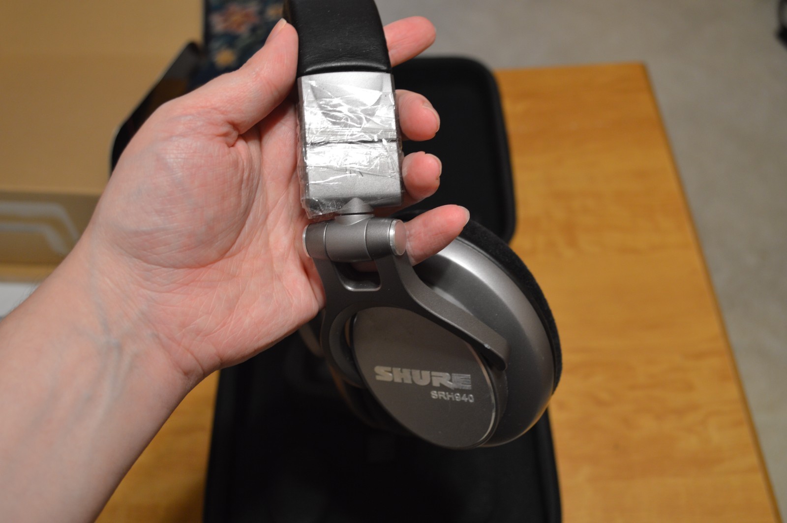 Shure SRH940 Professional Studio Reference Headphones (See Description)