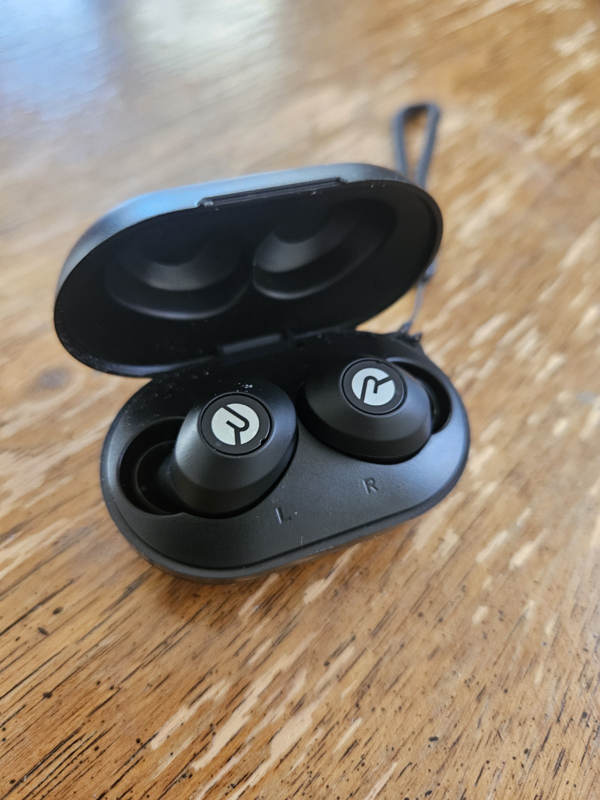 Raycon Everyday Earbuds Bluetooth Wireless Earbuds w/ Charging Case Never used