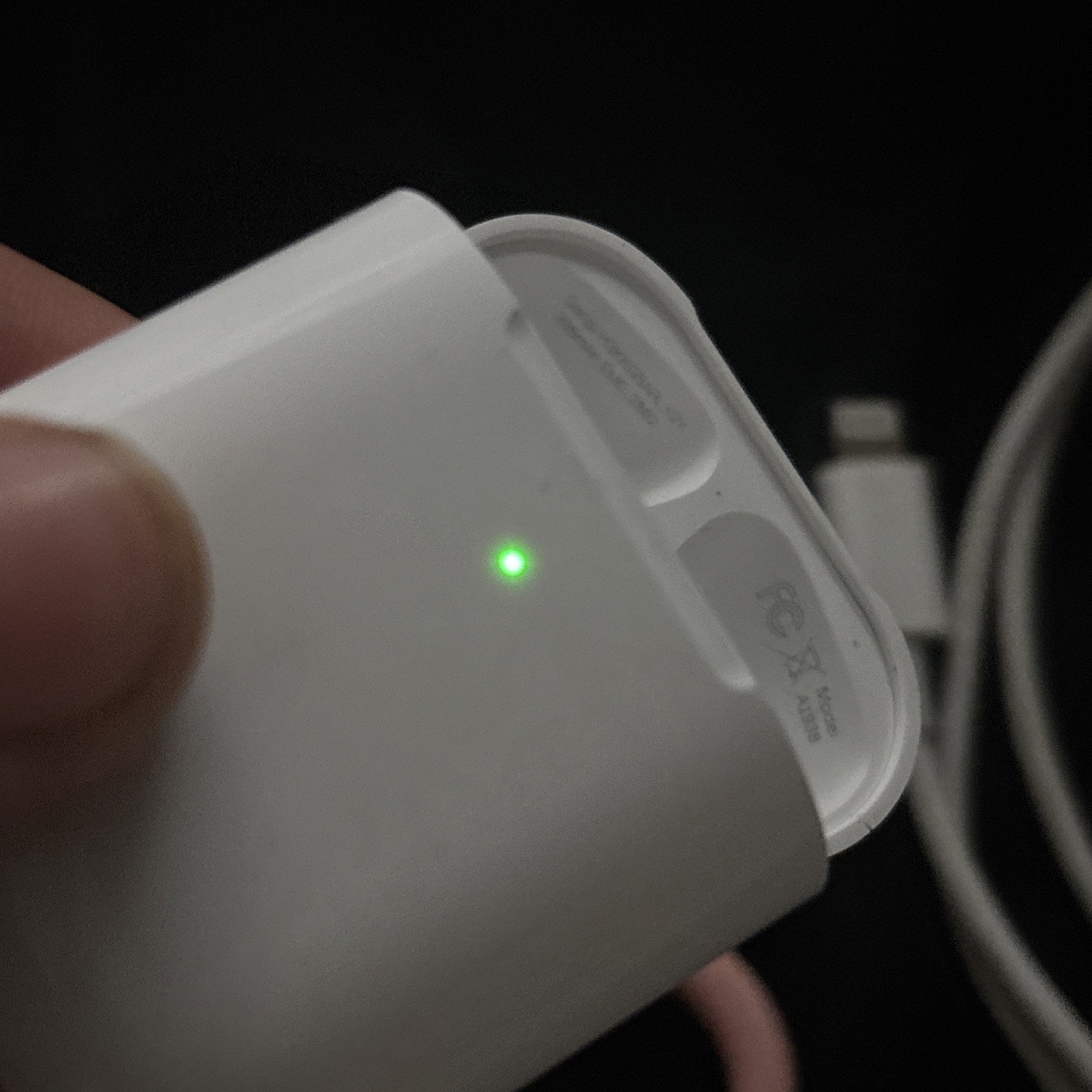 Apple AirPods 2 Generation with MagSafe WirelessCharging Case A1602 A2032 A2031