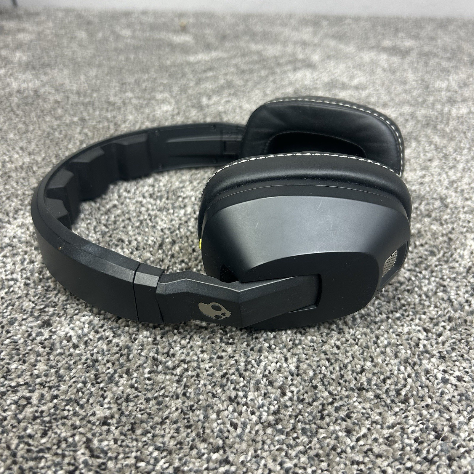 skullcandy headphones crusher Black Over the Head Wired with Carrying Sleeve