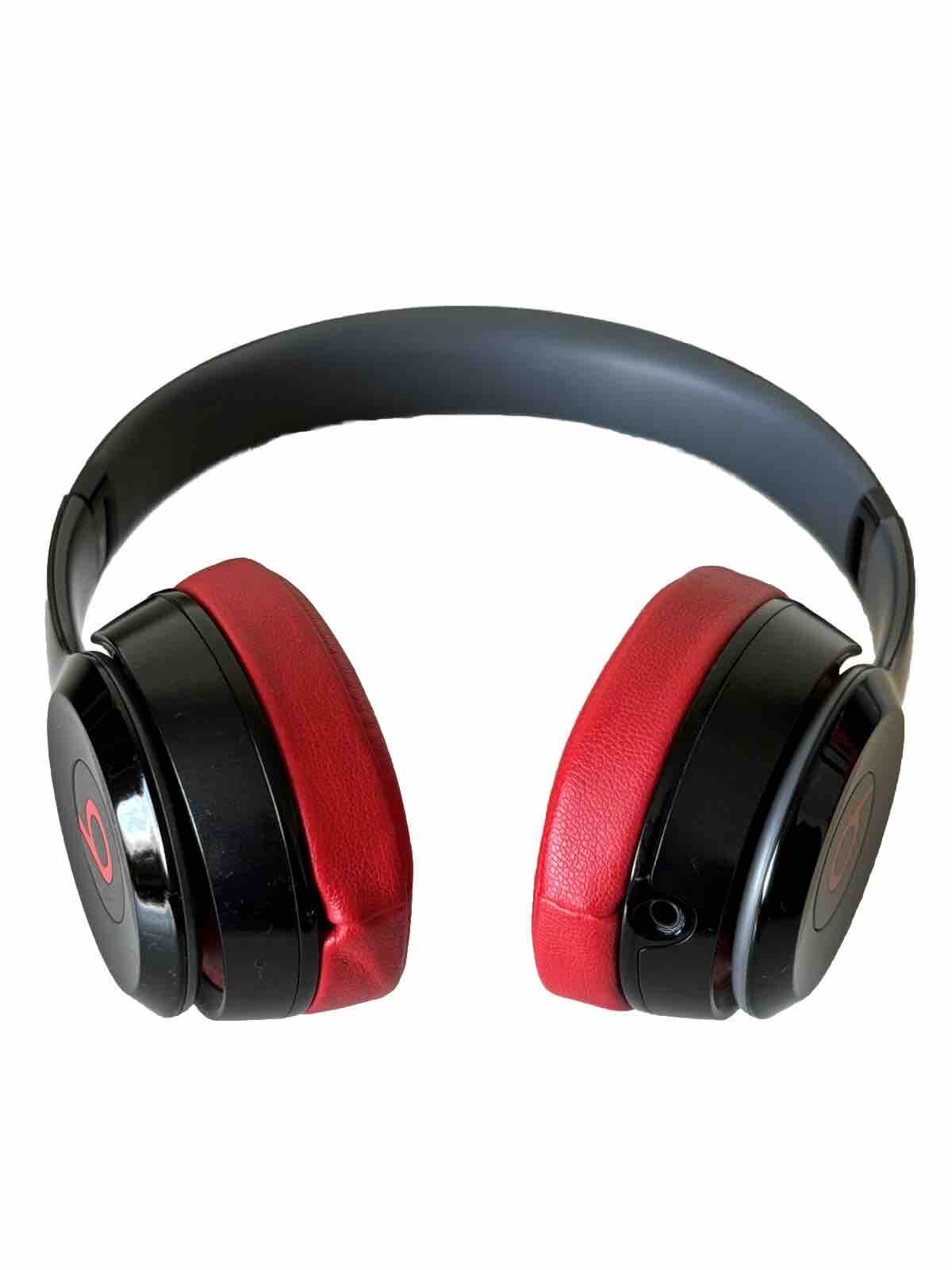 BEATS SOLO2 EARPHONES BLACK AND RED- Excellent Condition slightly Used