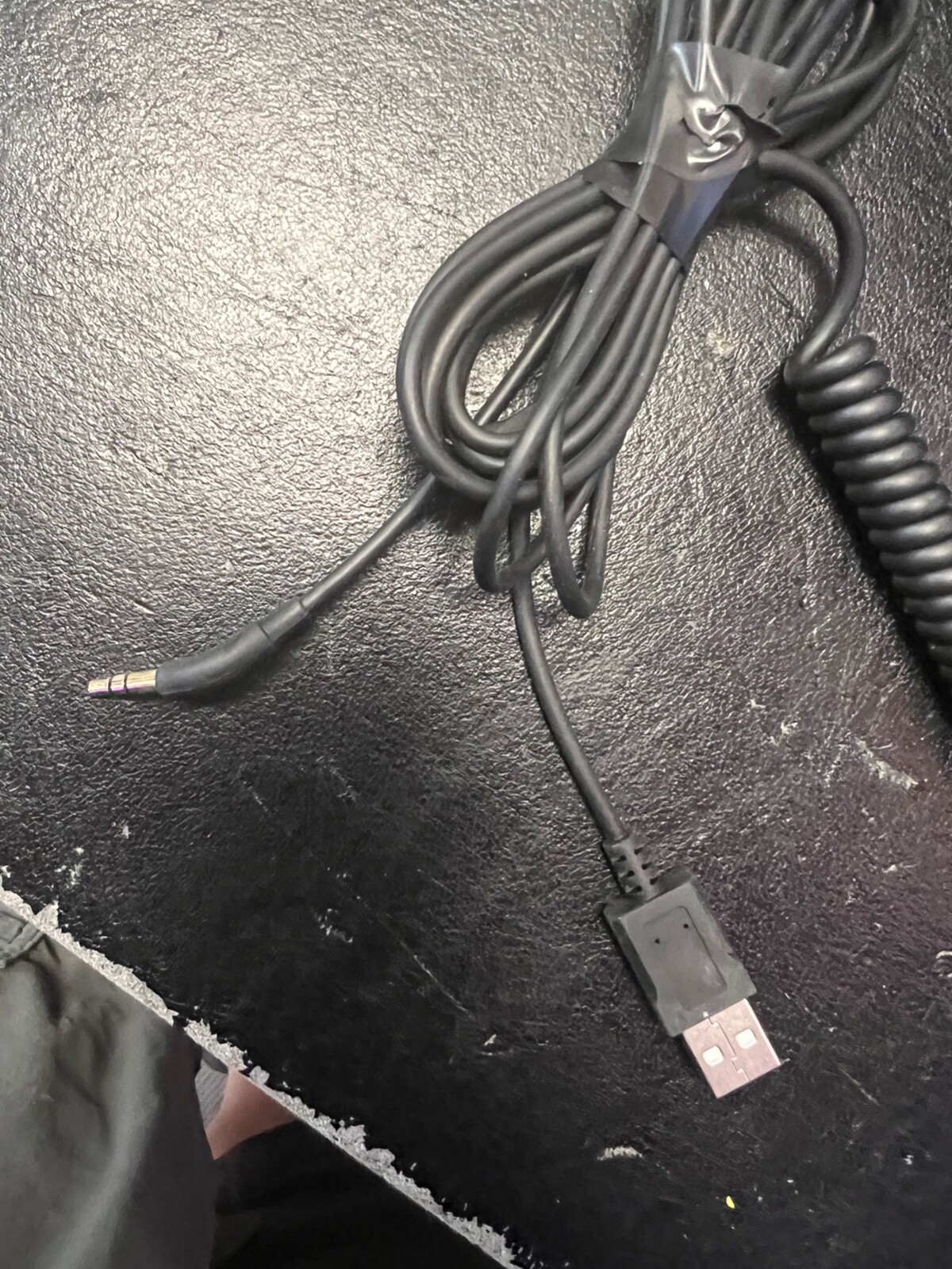 JBL Live 500BT Over-the-Ear DEMO UNITS WIRED-2
