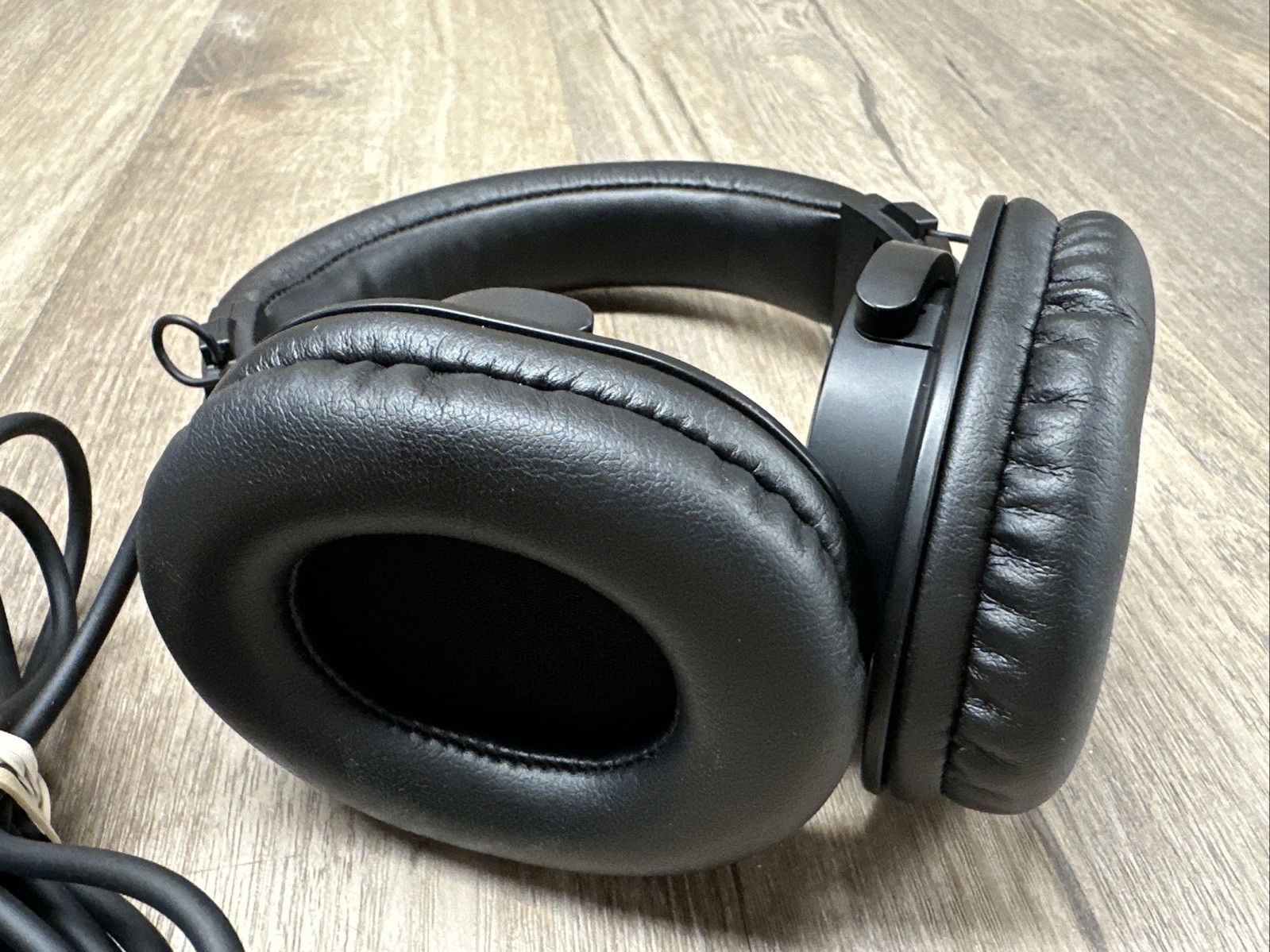 Audio-Technica ATH-M20x Closed-Back Monitor Headphones (Black)