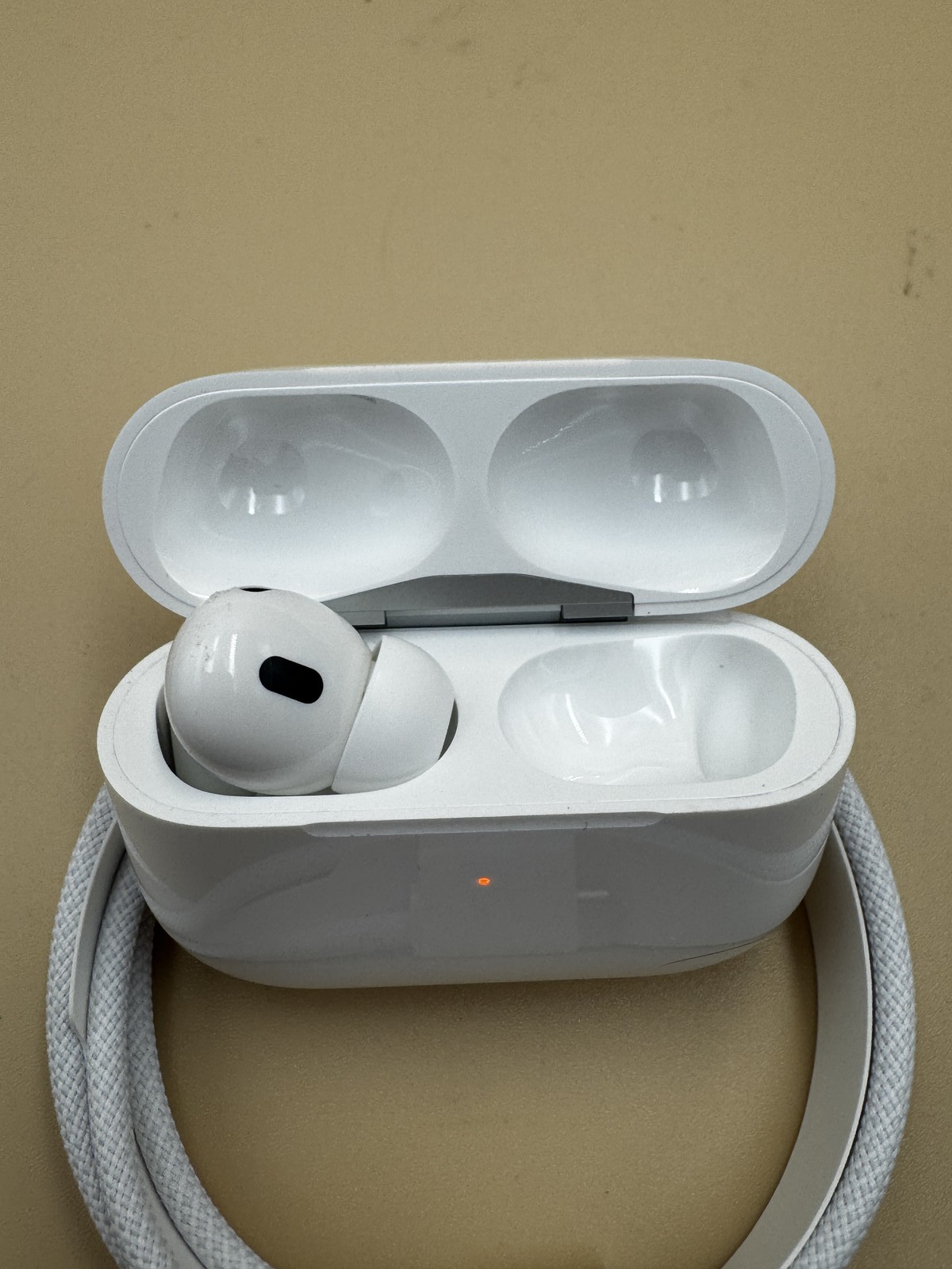 Apple AirPods Pro (2nd gen) (2023) White (with USB-C Case) MTJV3LL/A PC1711932