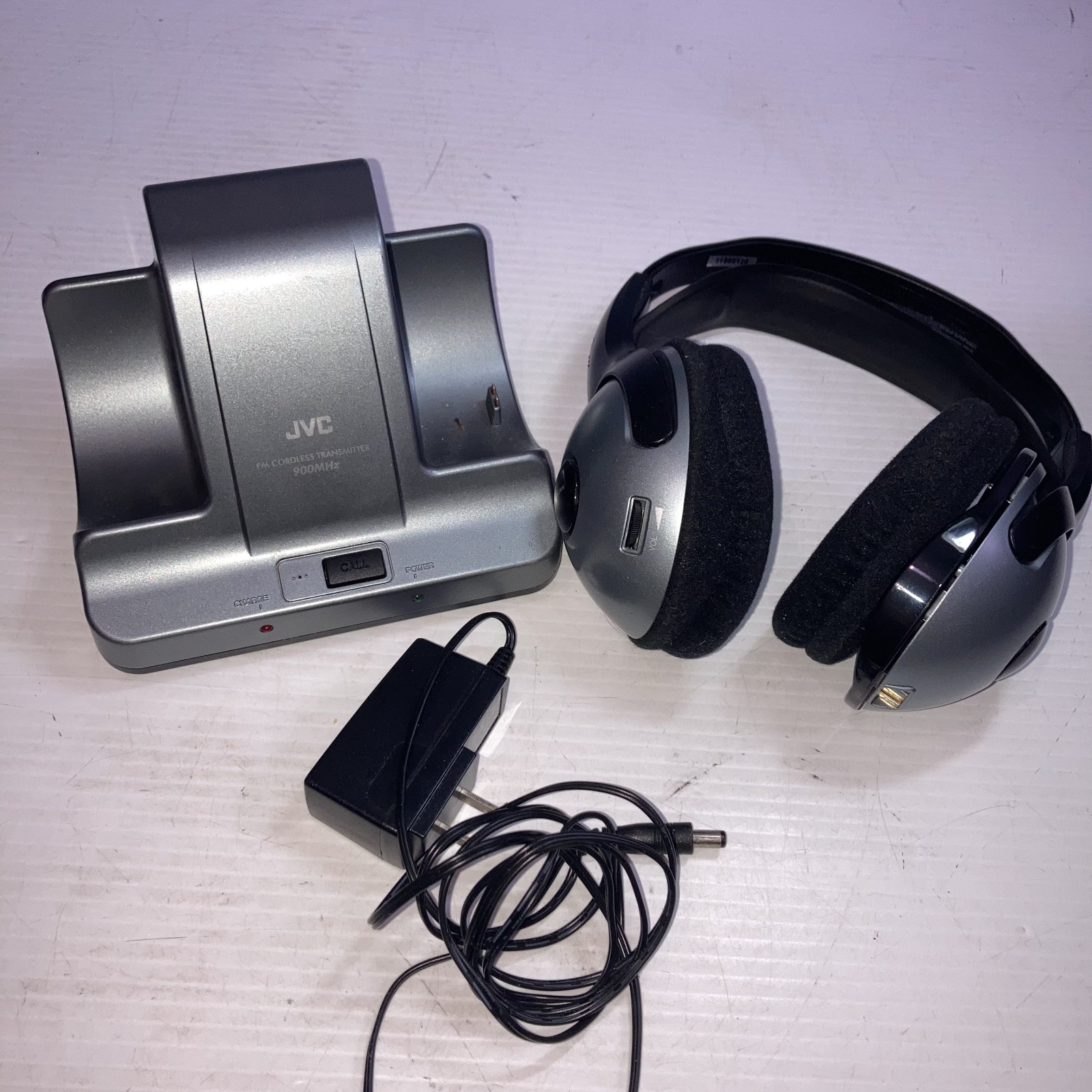 JVC HA-W600RF 900MHz Wireless Headphones w/ Transmitter Power Adapter Base