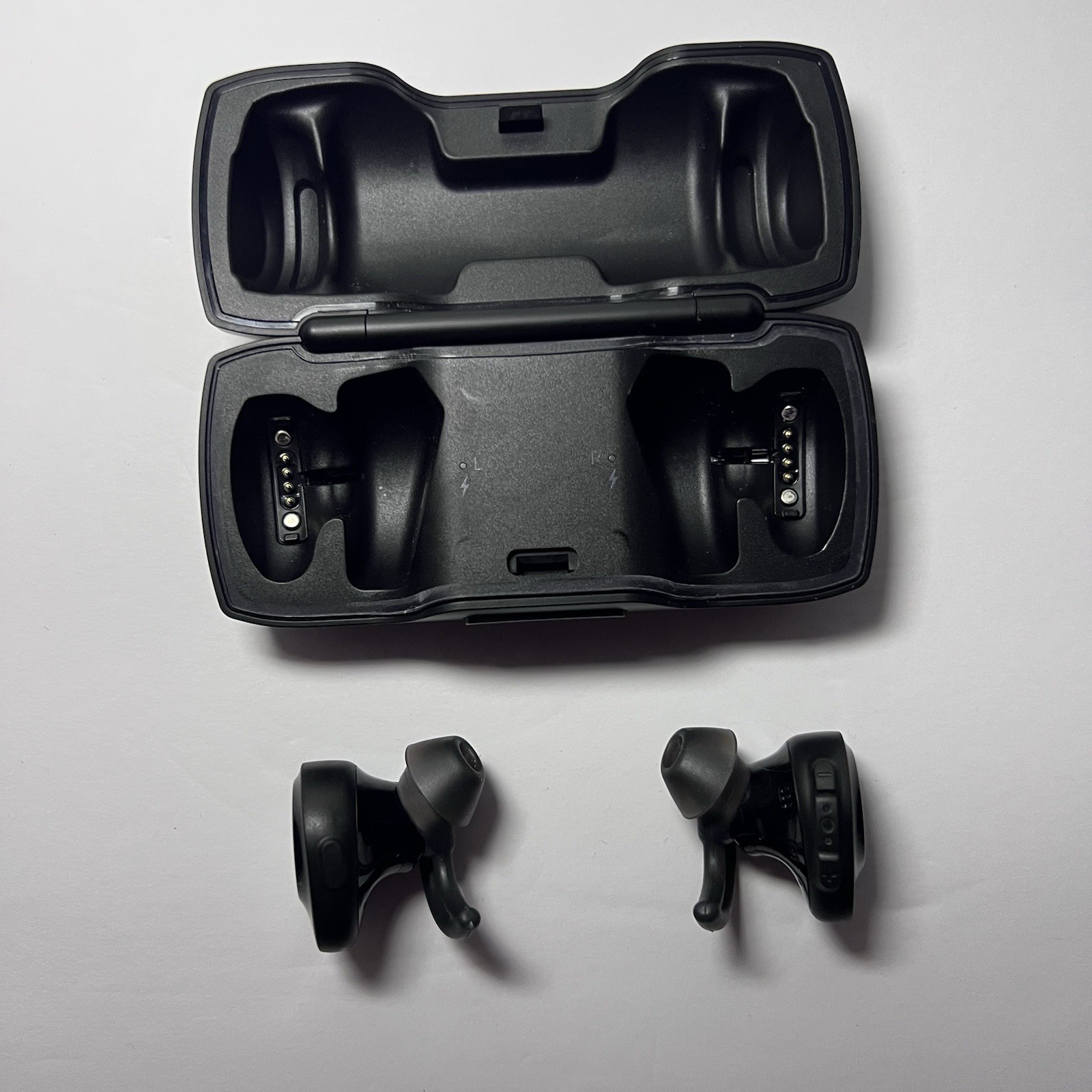 Bose SoundSport Free Wireless Headphones Black 423729 Bluetooth Earbuds READ Des