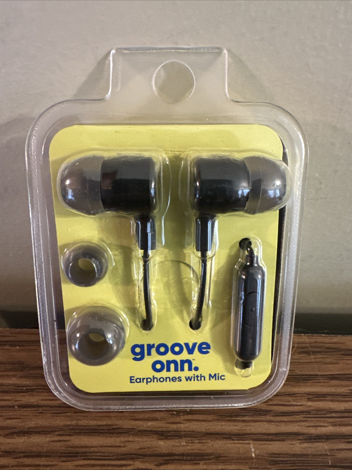 Groove Onn Wired Earbuds 3.5mm Jack Headset Stereo Headphones With Mic – Black