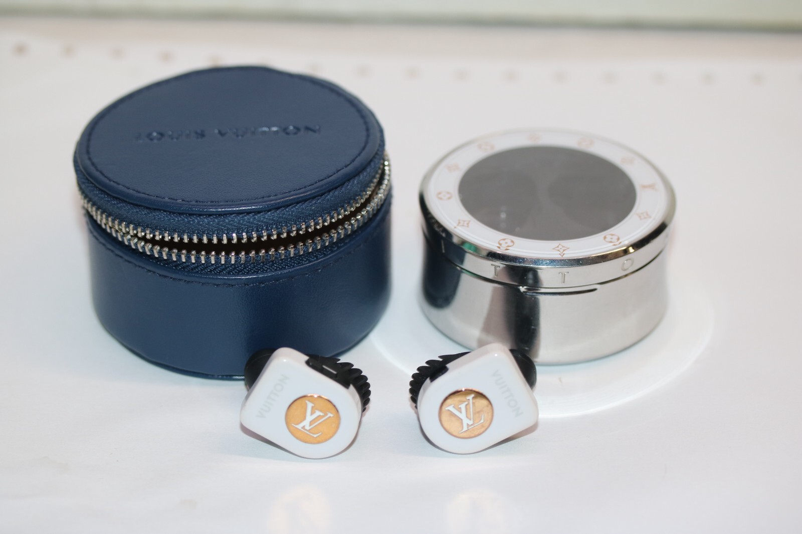 Louis Vuitton QAB120 Horizon Wireless Earphones White Gold Monogram Bluetooth