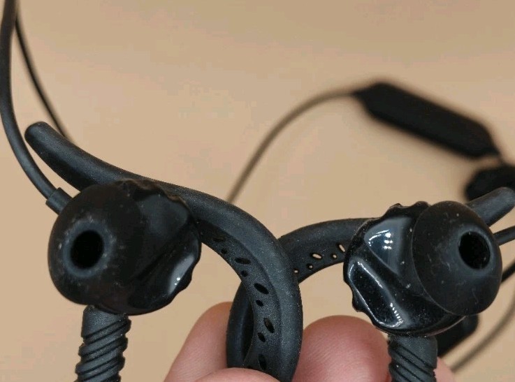 Yurbuds Focus 500 Bluetooth Earphones Black Tested Working Charges No Cable